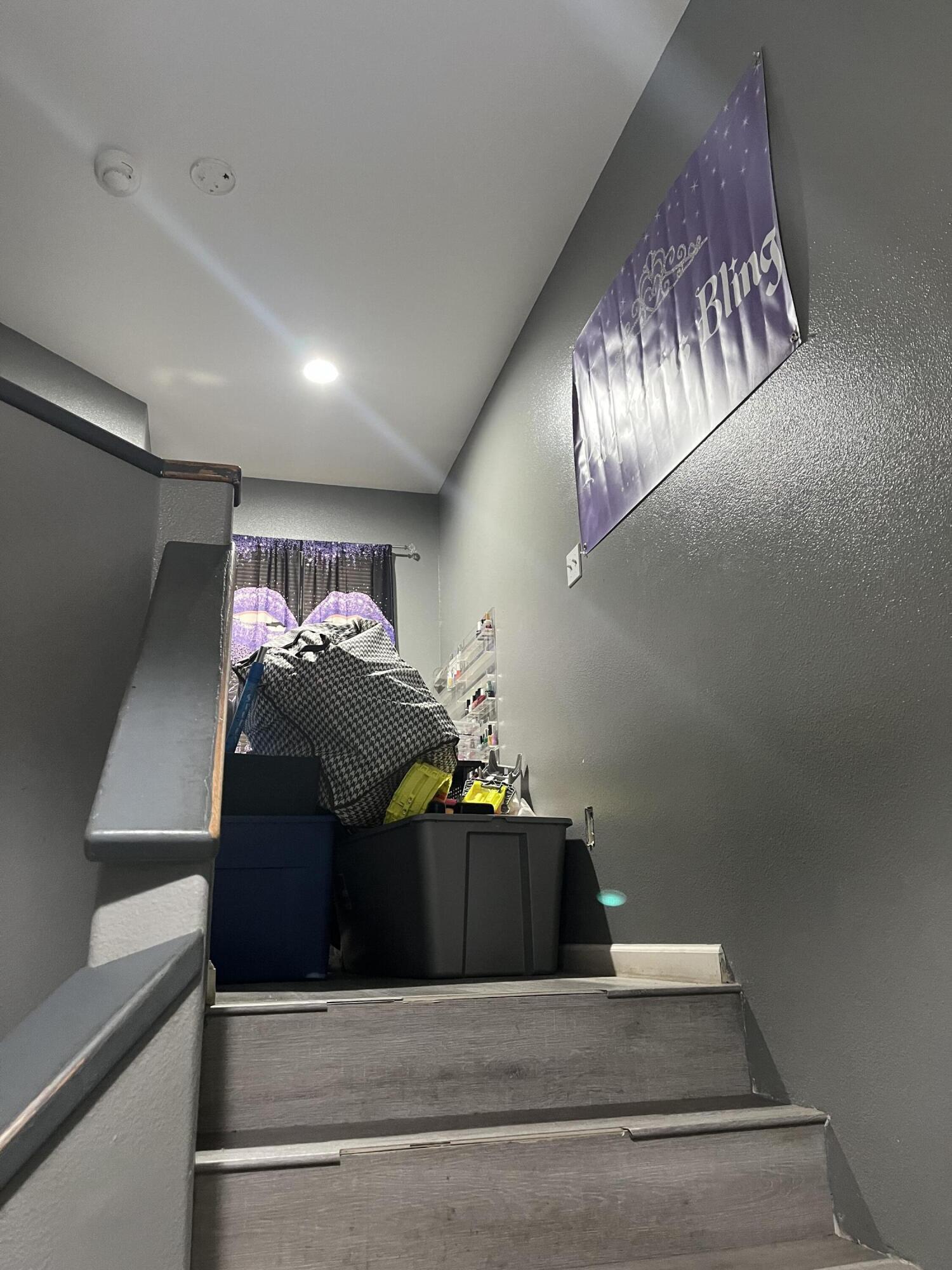 1015 N Velie Ct, Visalia, CA 93292