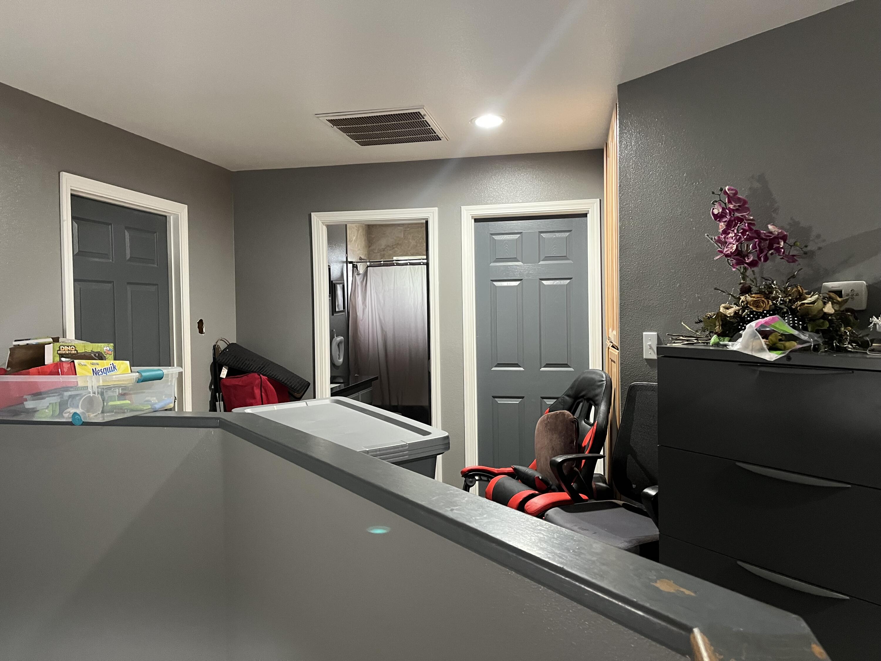 1015 N Velie Ct, Visalia, CA 93292