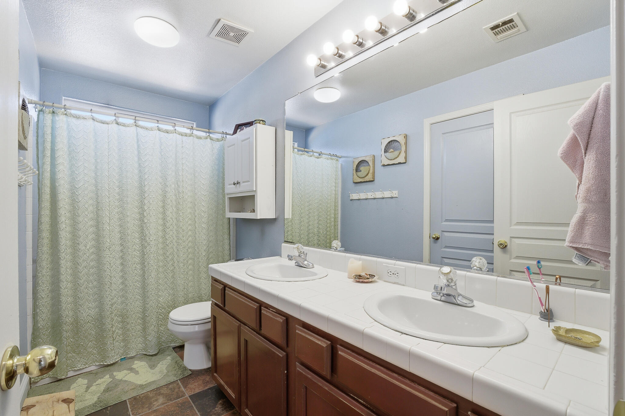 1612 Maduro St, Tulare, CA 93274