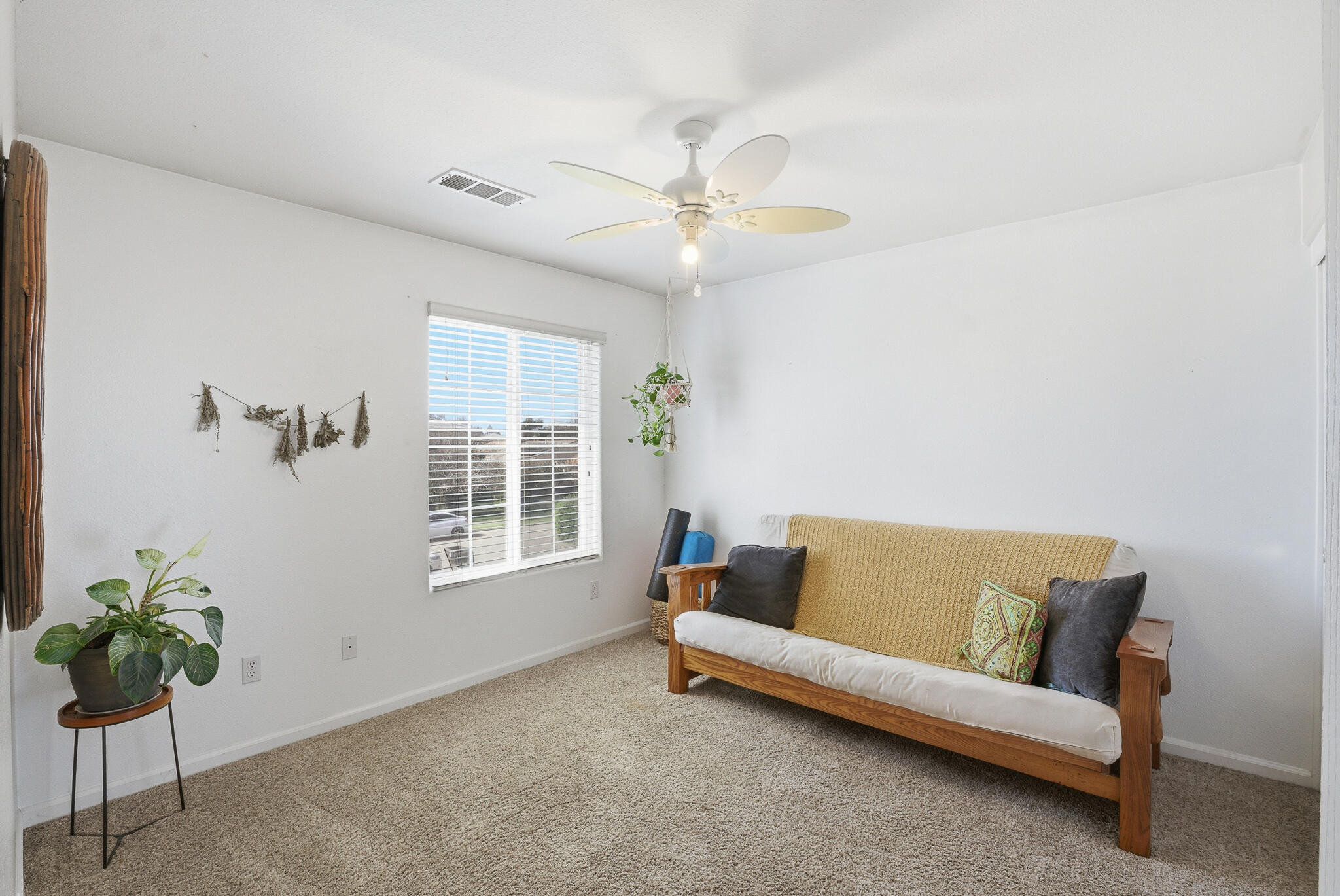 1612 Maduro St, Tulare, CA 93274