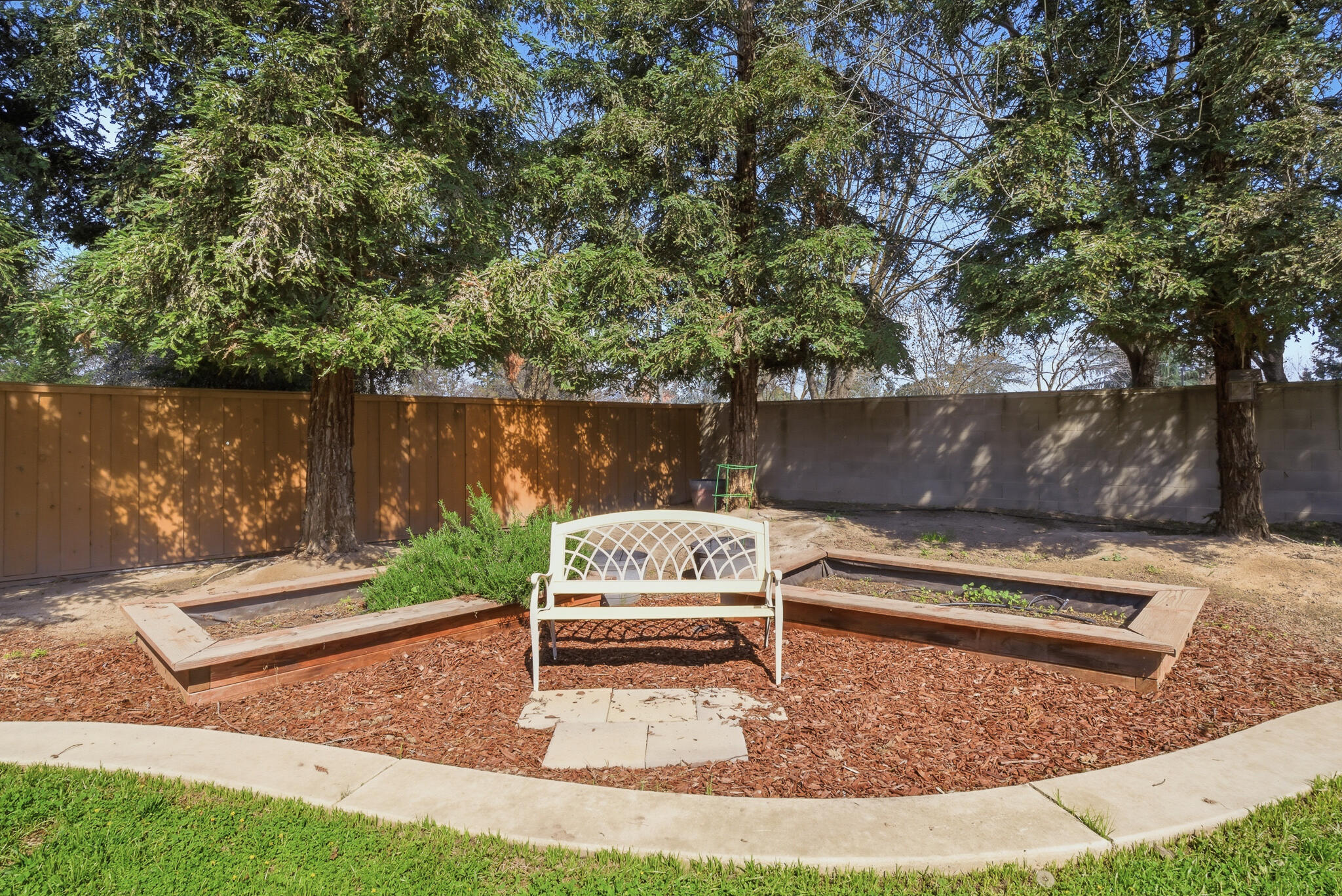 1612 Maduro St, Tulare, CA 93274