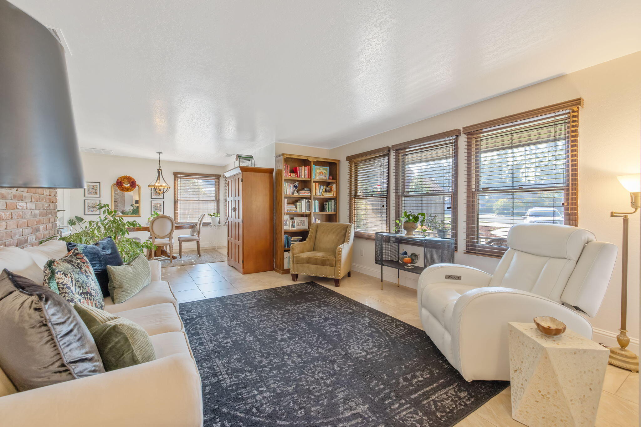 3321 S Stevenson Ct, Visalia, CA 93277