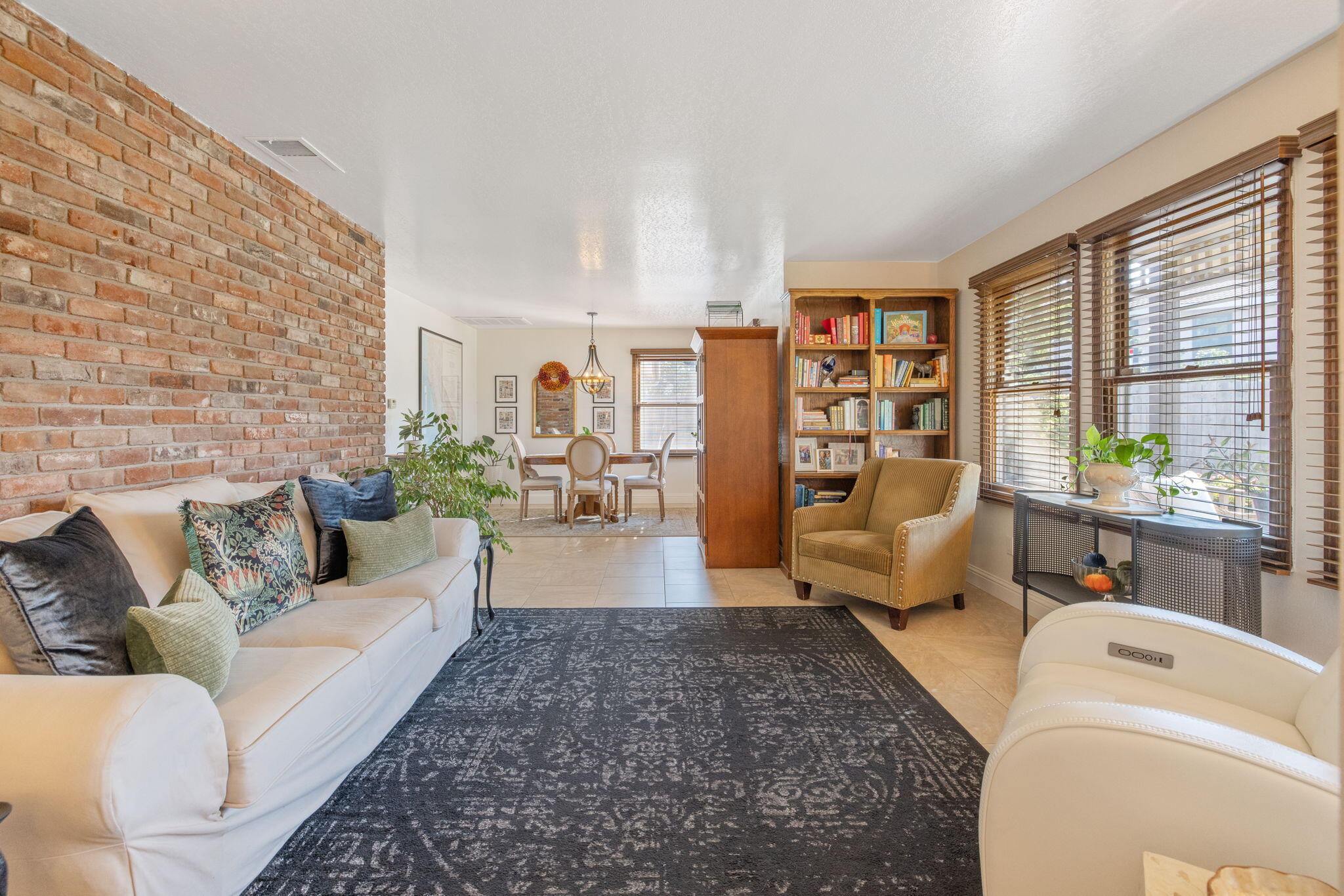 3321 S Stevenson Ct, Visalia, CA 93277