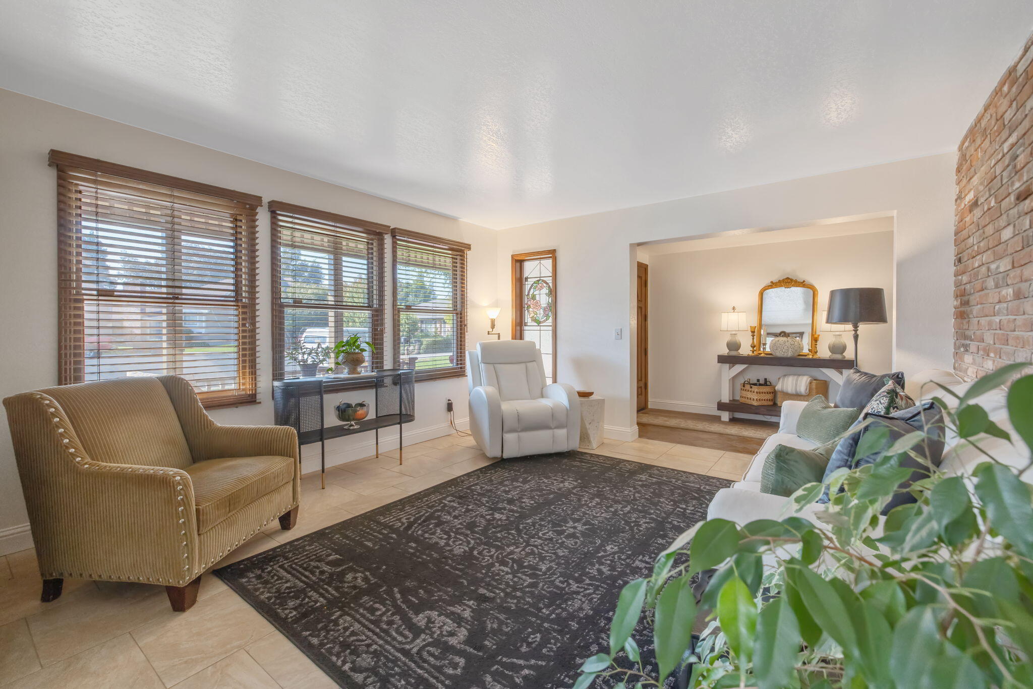 3321 S Stevenson Ct, Visalia, CA 93277