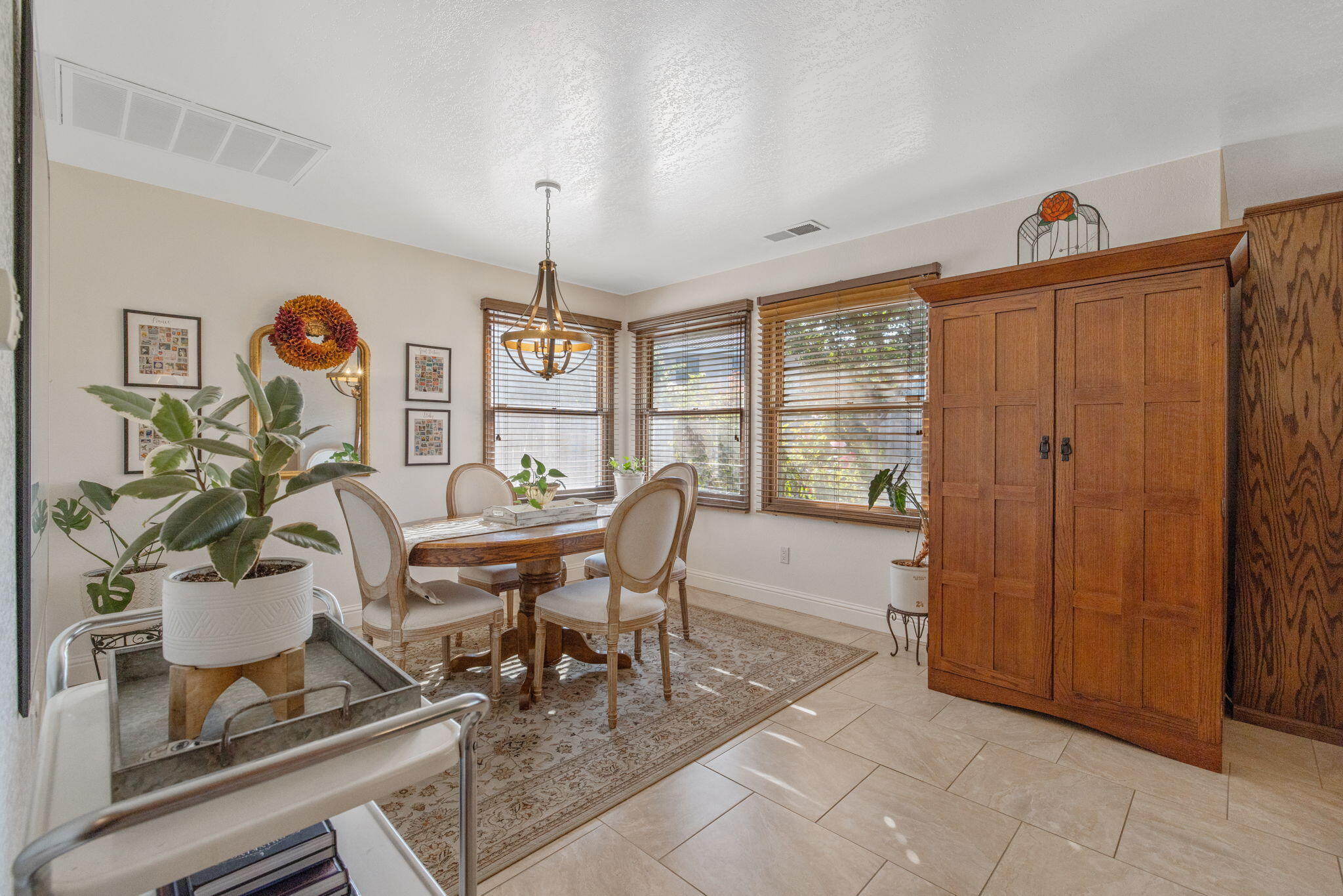 3321 S Stevenson Ct, Visalia, CA 93277