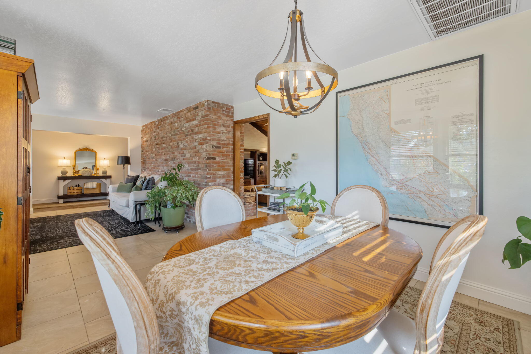 3321 S Stevenson Ct, Visalia, CA 93277