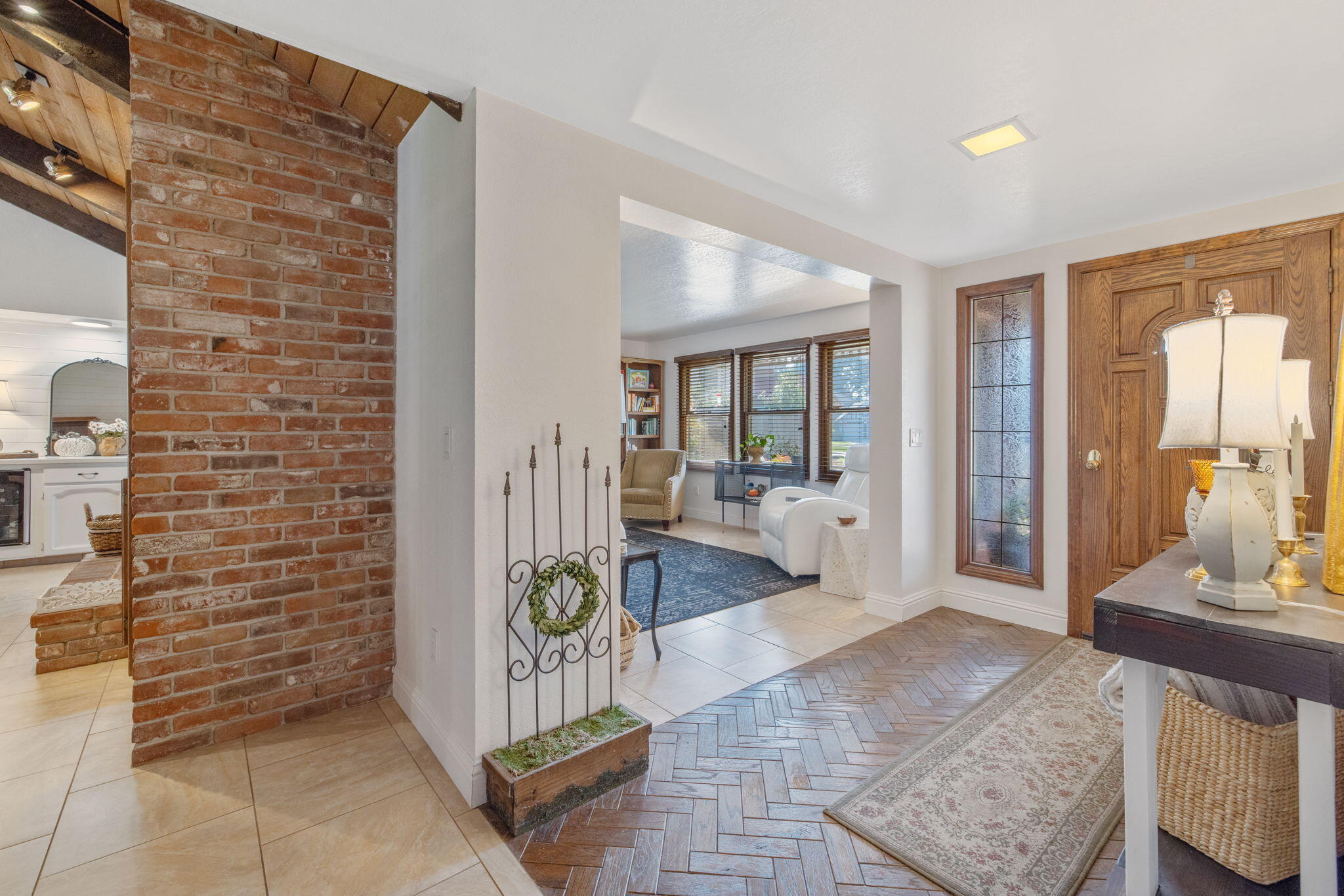 3321 S Stevenson Ct, Visalia, CA 93277