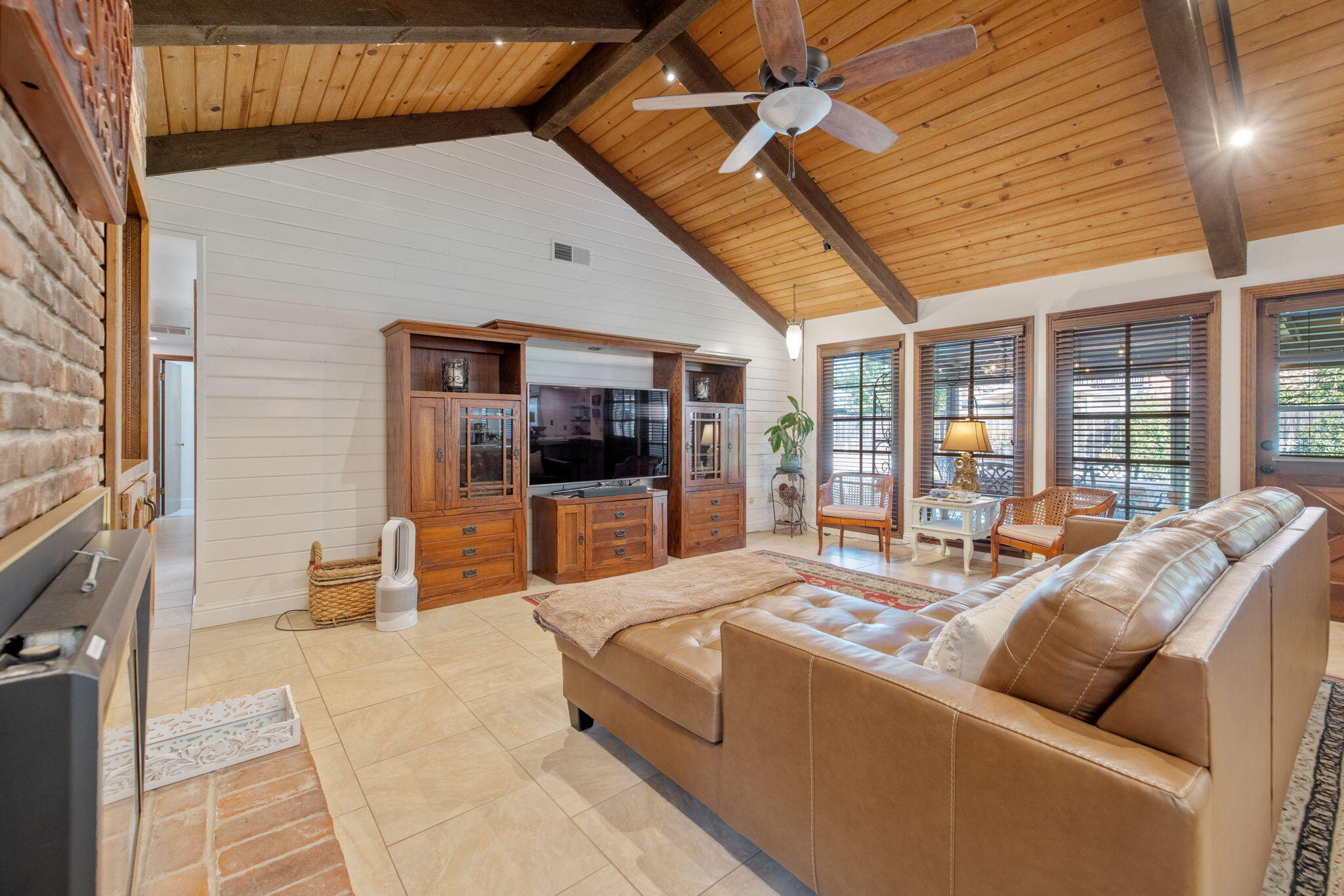 3321 S Stevenson Ct, Visalia, CA 93277