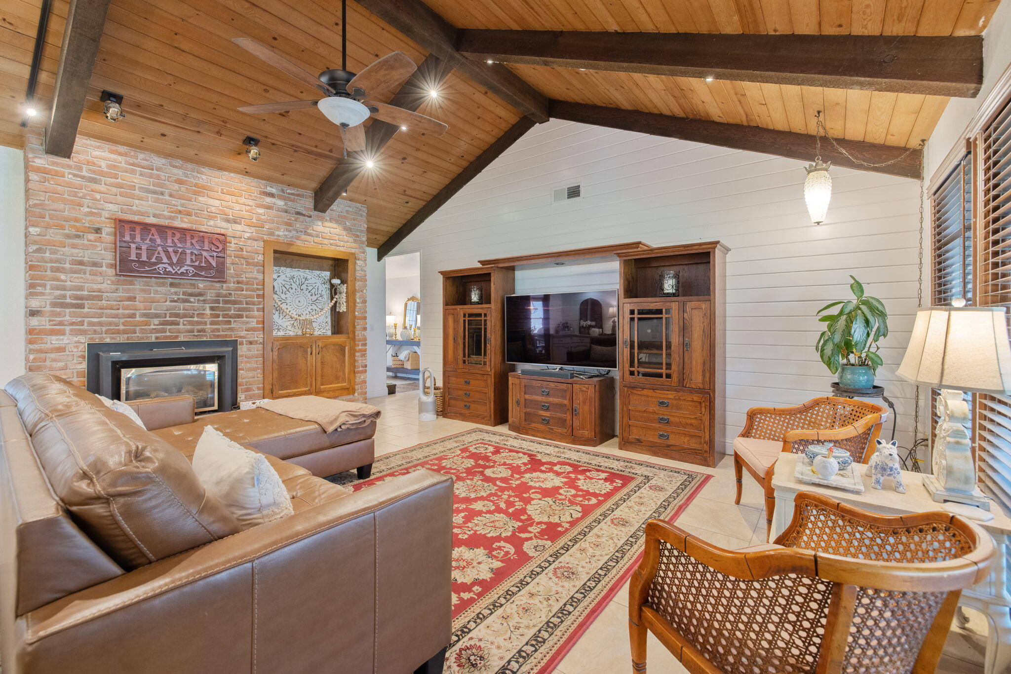 3321 S Stevenson Ct, Visalia, CA 93277