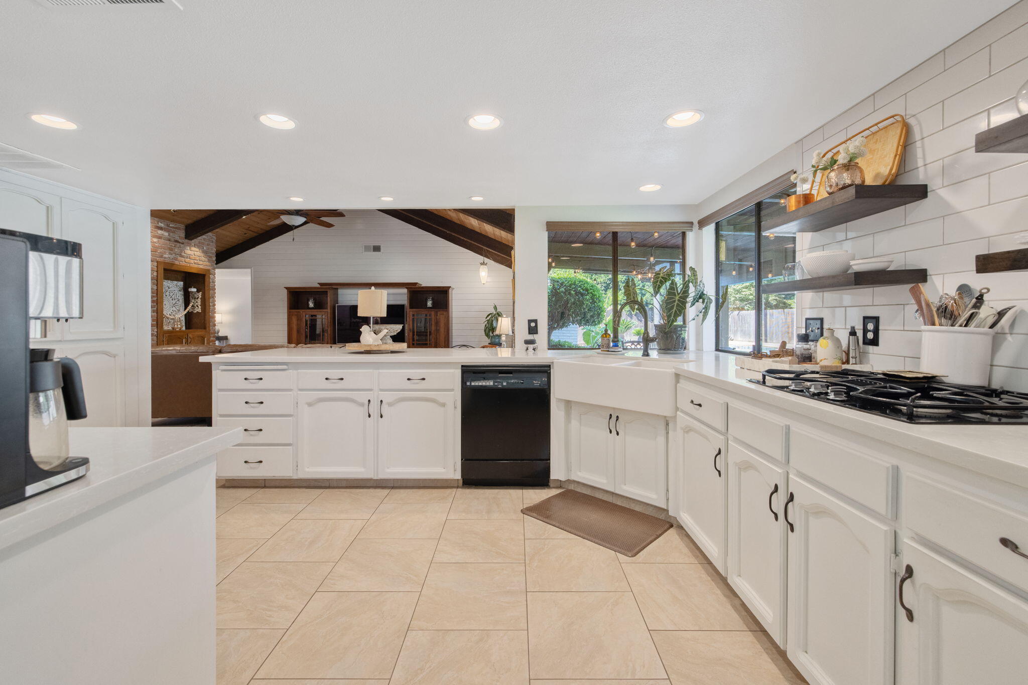 3321 S Stevenson Ct, Visalia, CA 93277