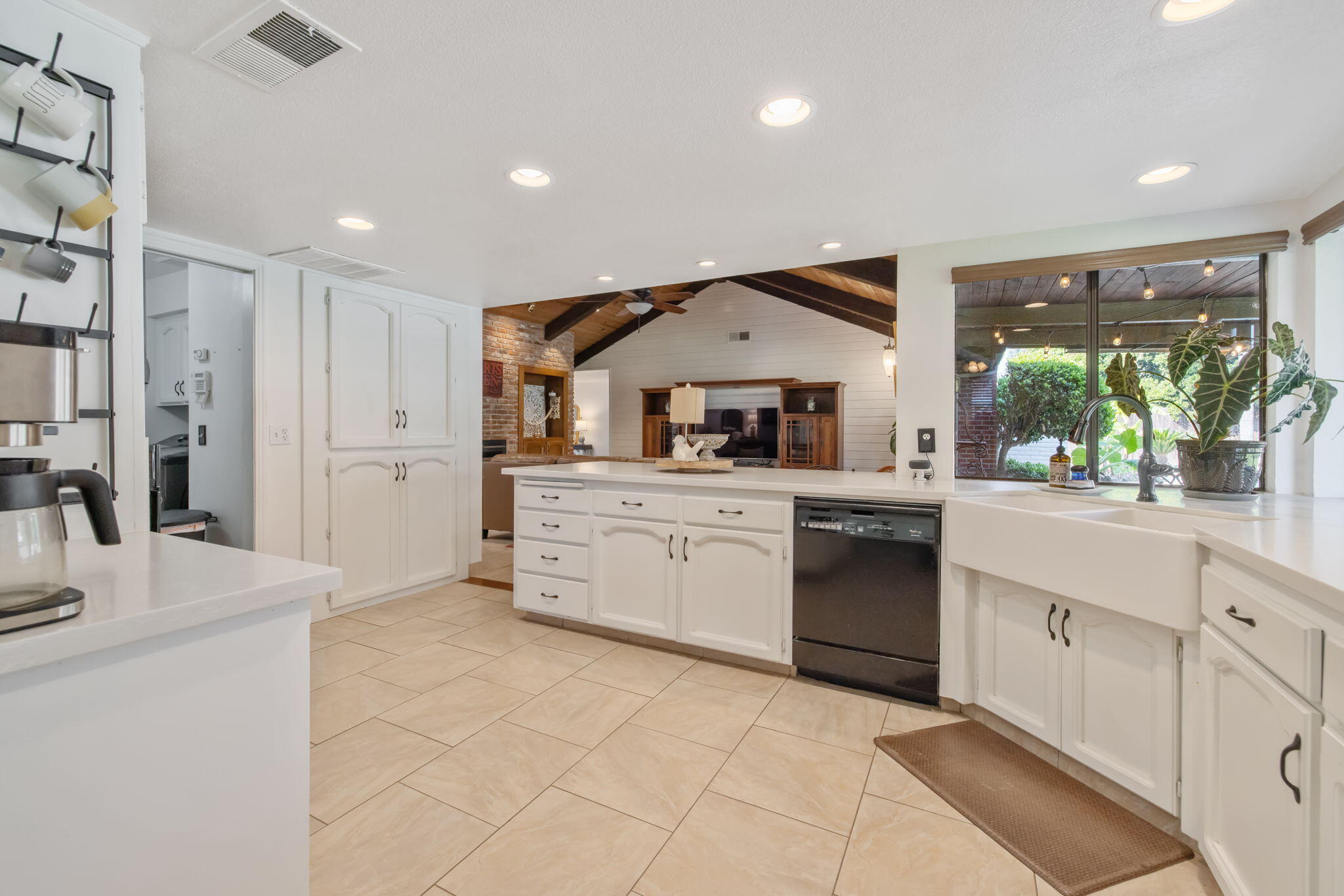 3321 S Stevenson Ct, Visalia, CA 93277