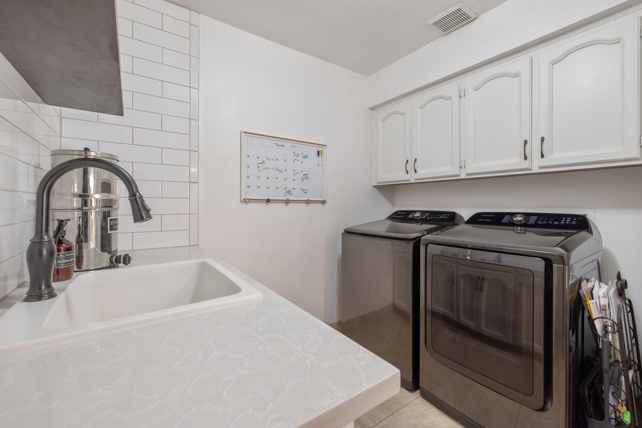 3321 S Stevenson Ct, Visalia, CA 93277