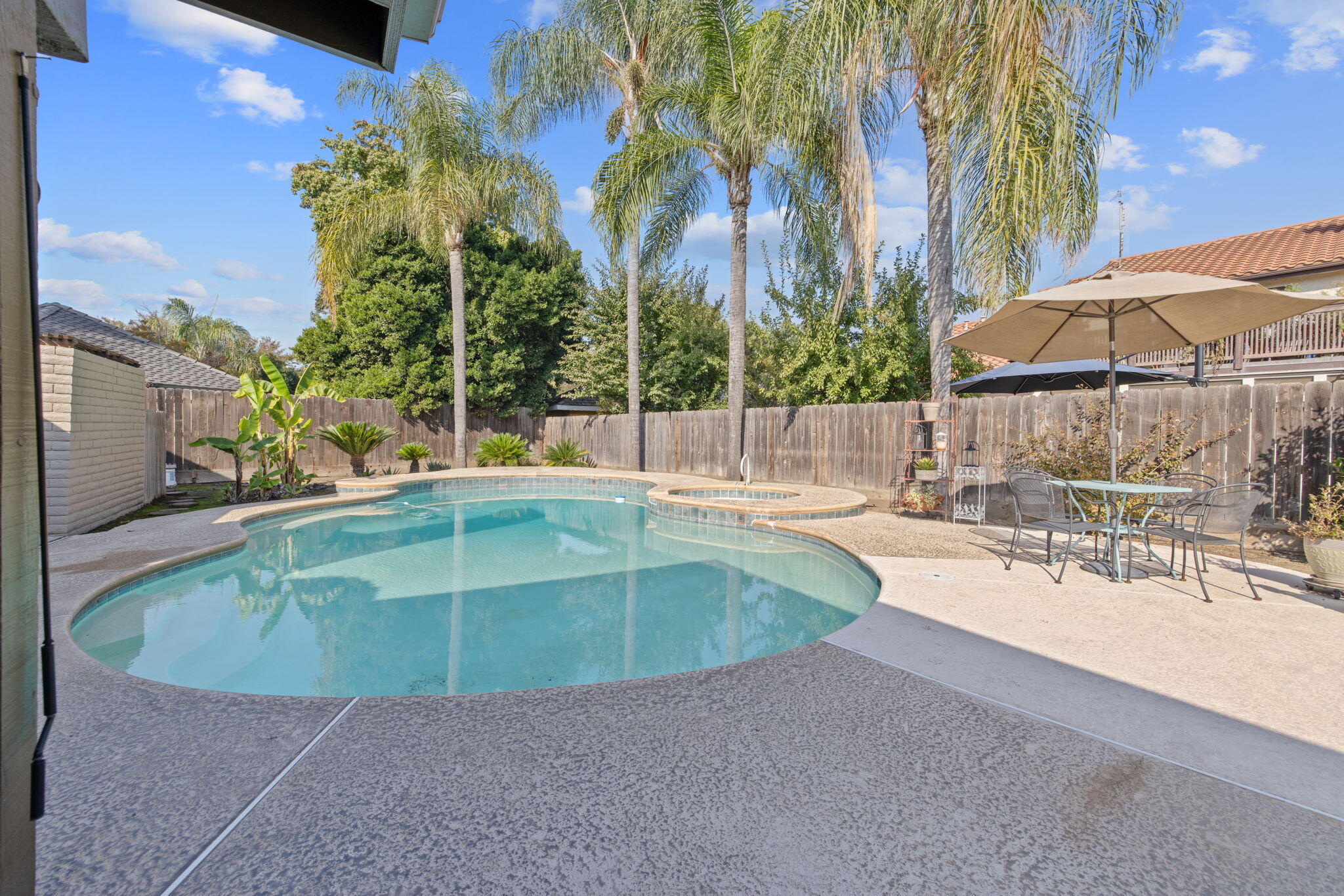 3321 S Stevenson Ct, Visalia, CA 93277