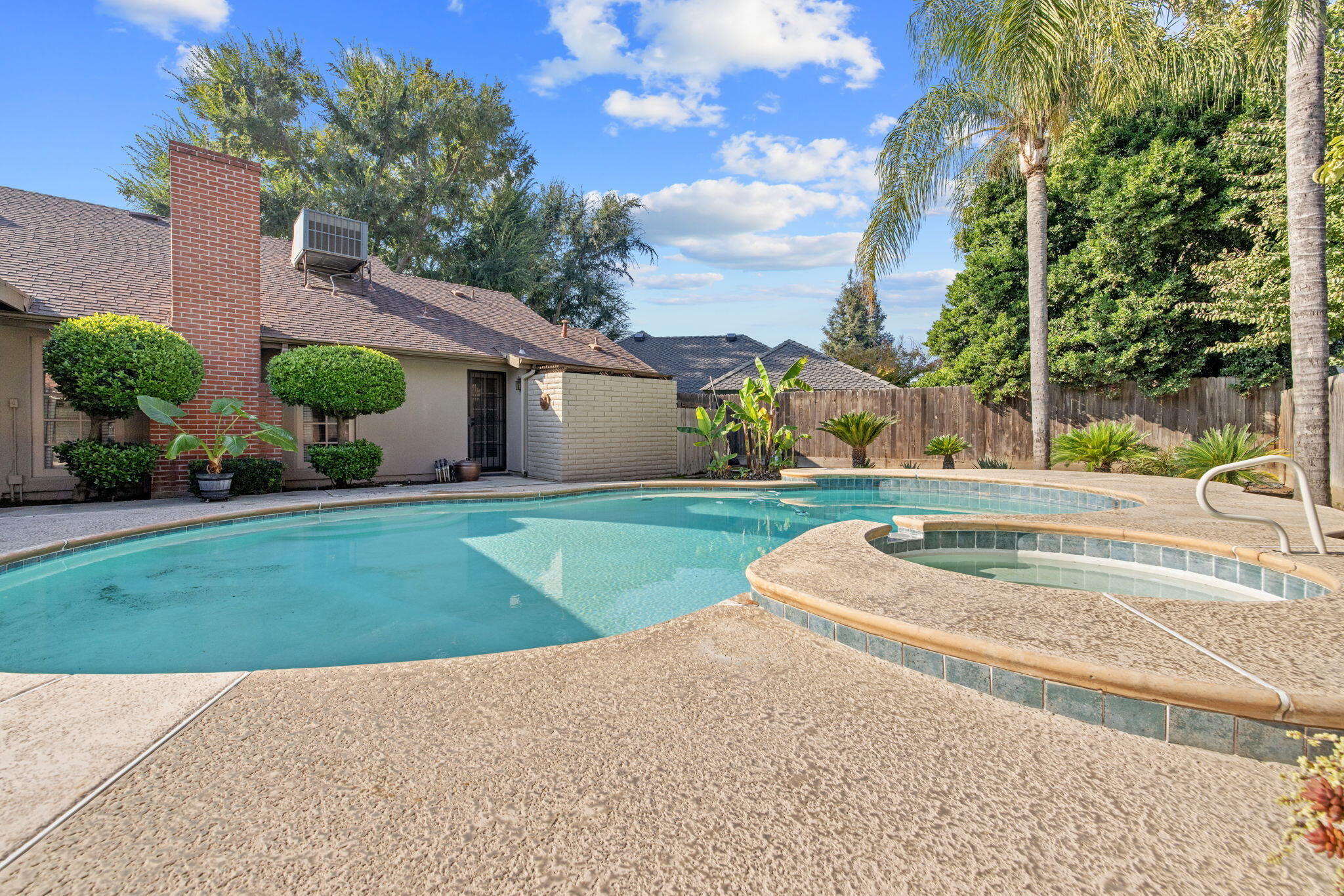 3321 S Stevenson Ct, Visalia, CA 93277