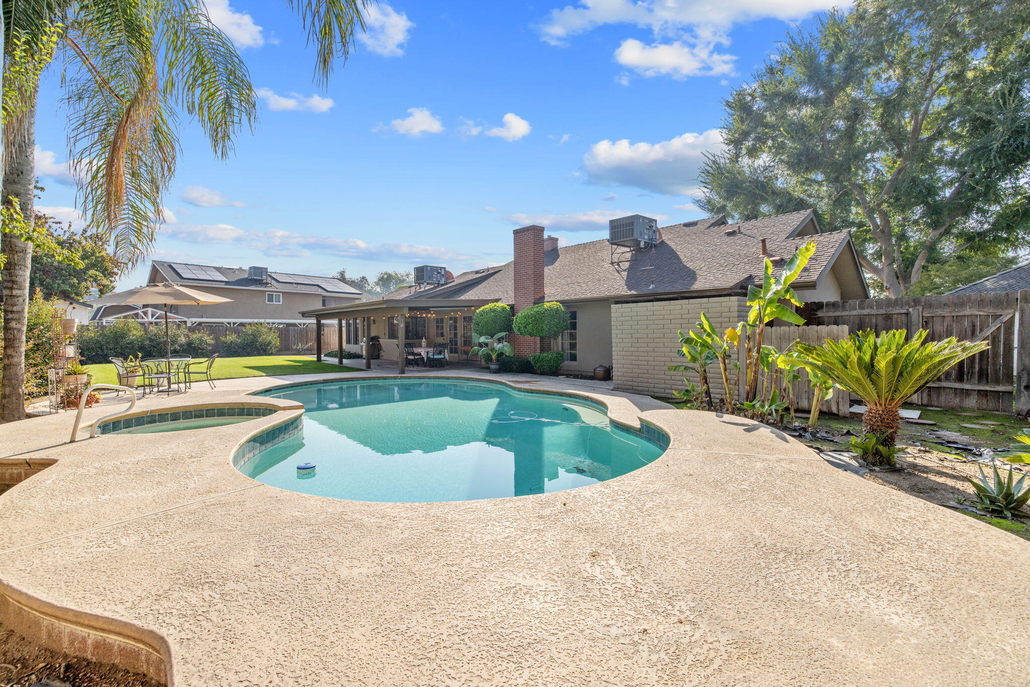 3321 S Stevenson Ct, Visalia, CA 93277