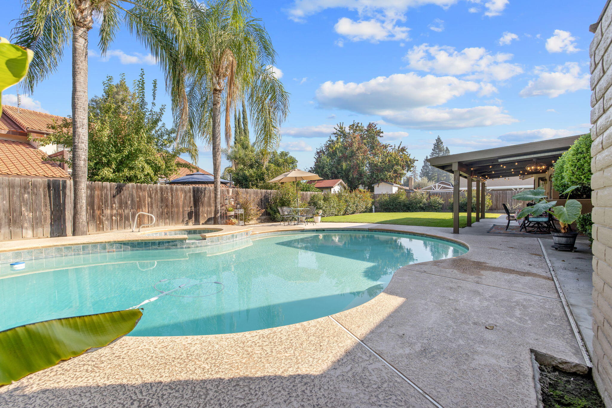 3321 S Stevenson Ct, Visalia, CA 93277