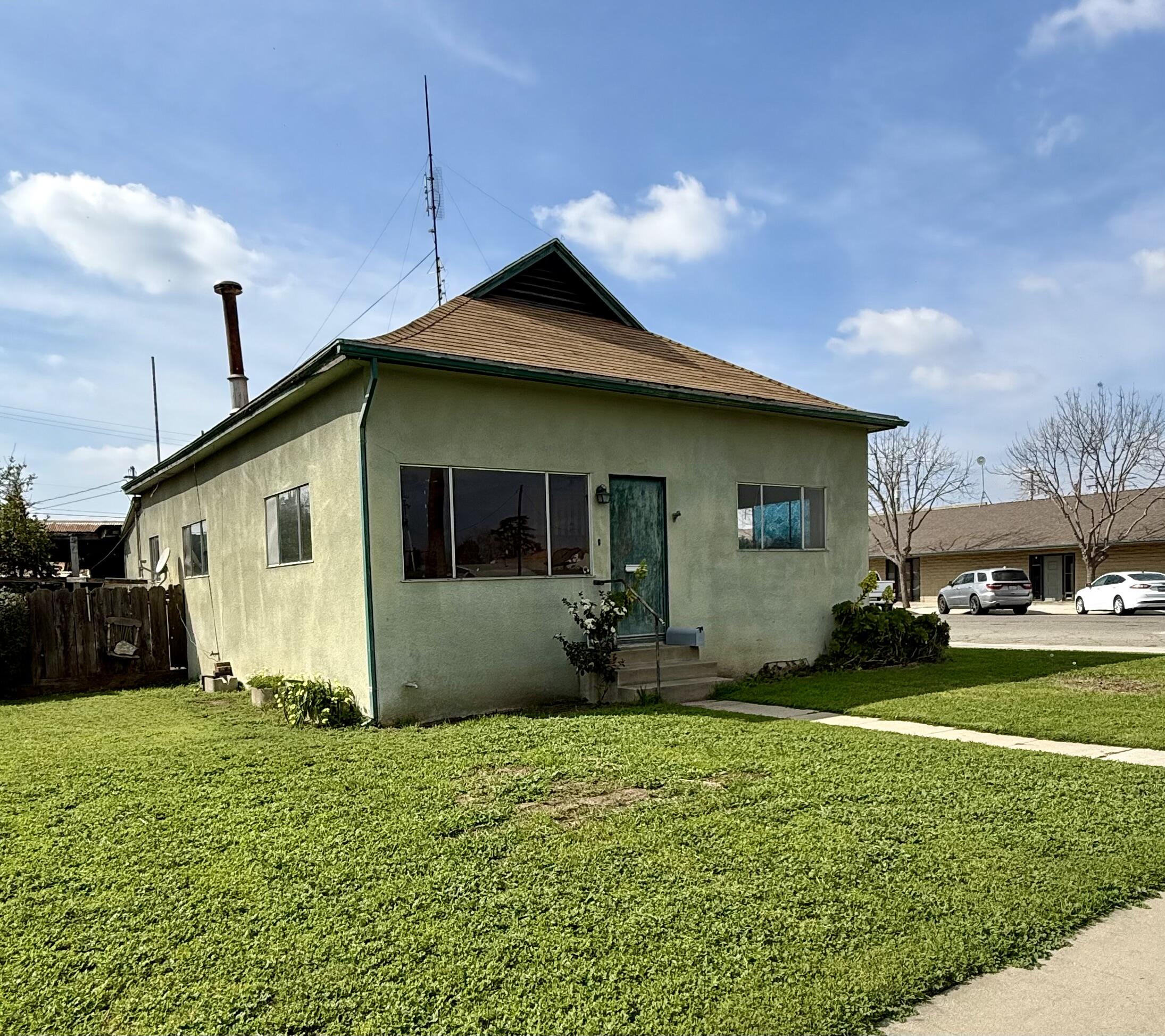 200 S D St, Exeter, CA 93221