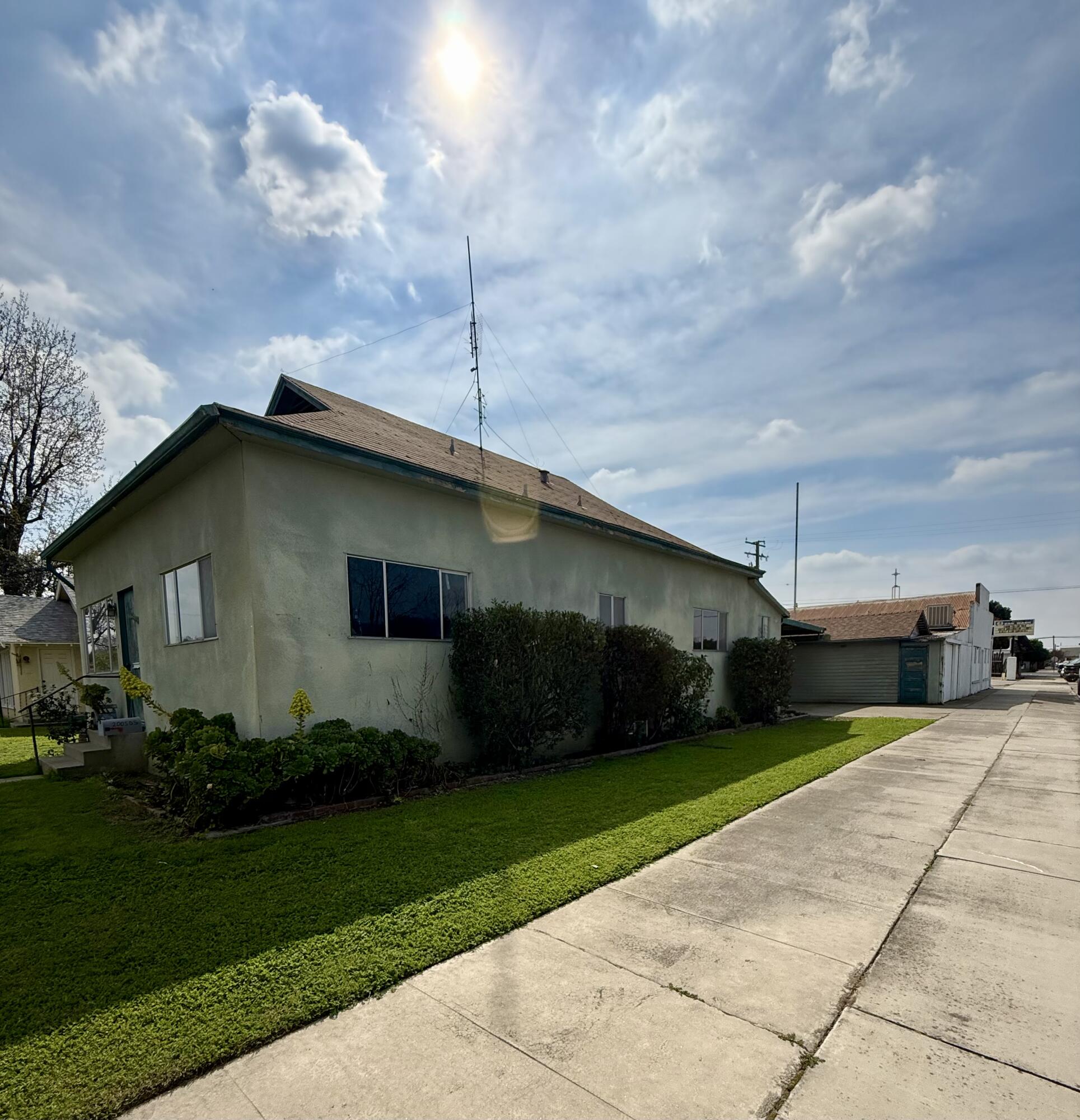 200 S D St, Exeter, CA 93221