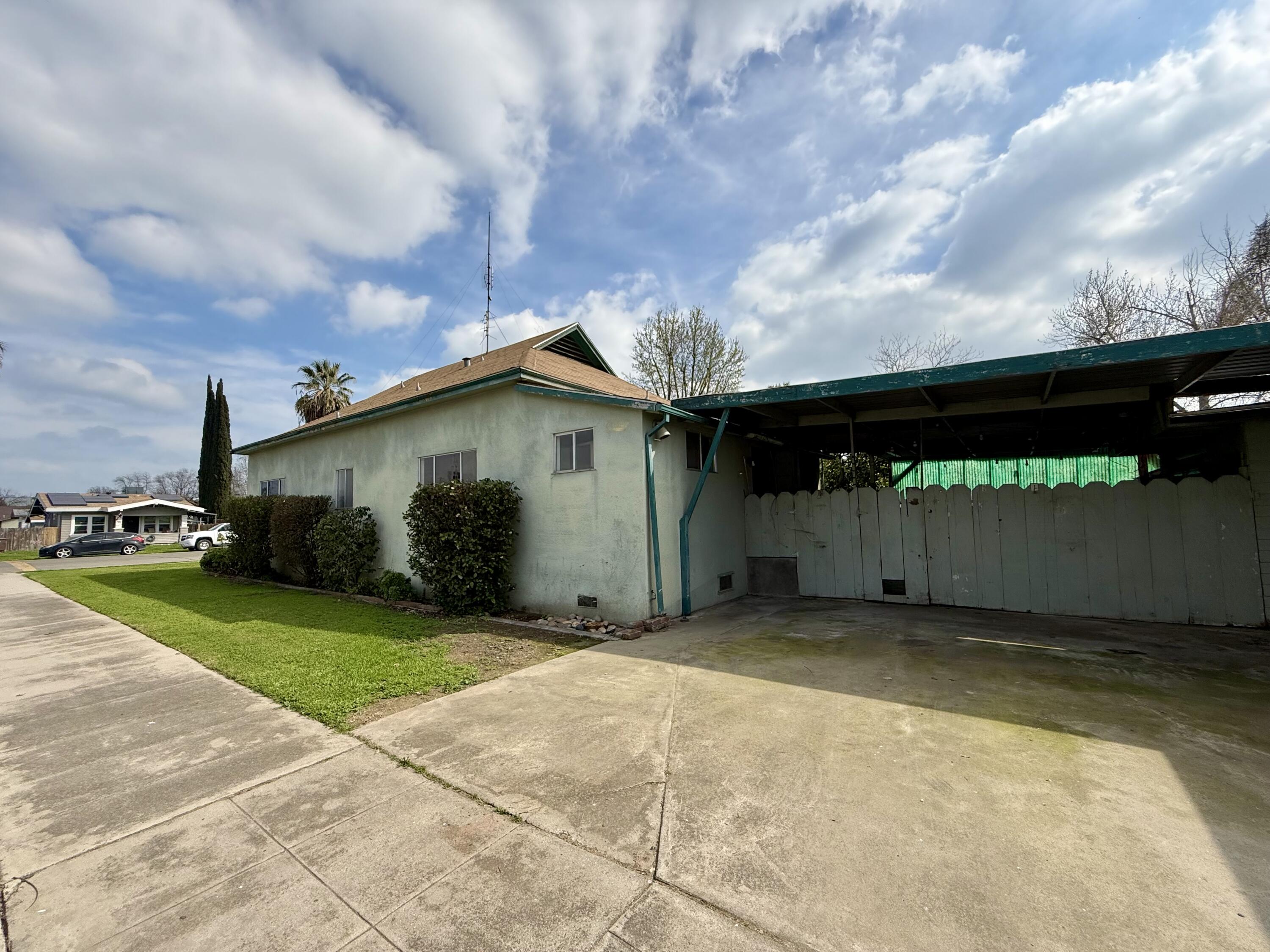 200 S D St, Exeter, CA 93221