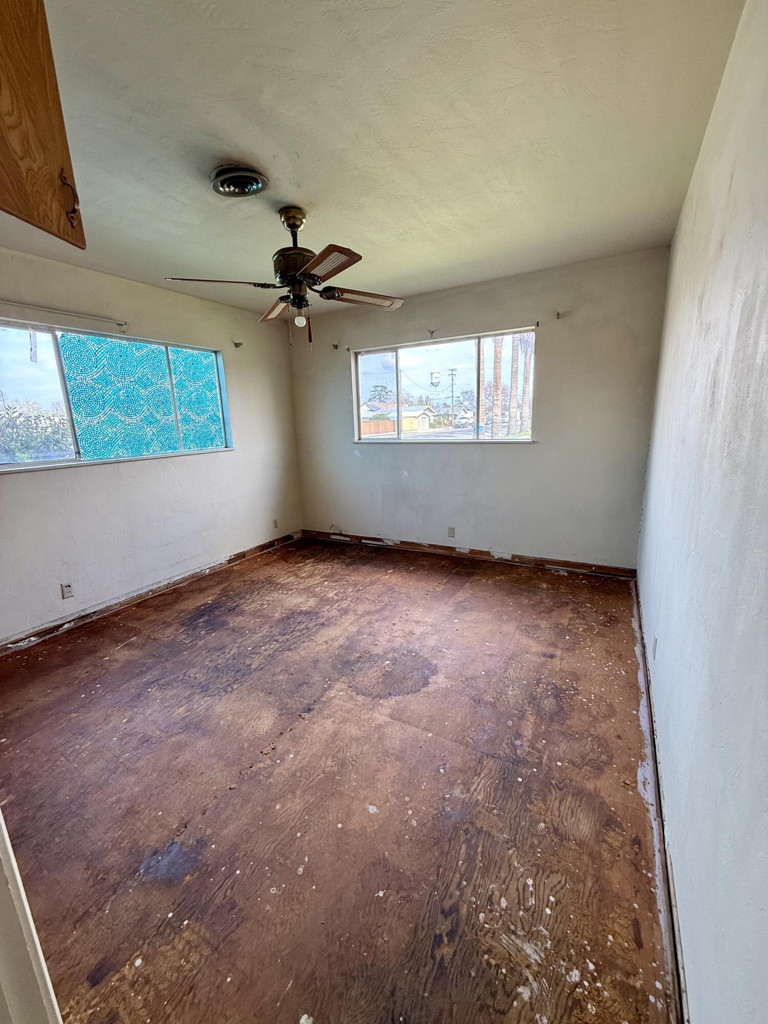 200 S D St, Exeter, CA 93221