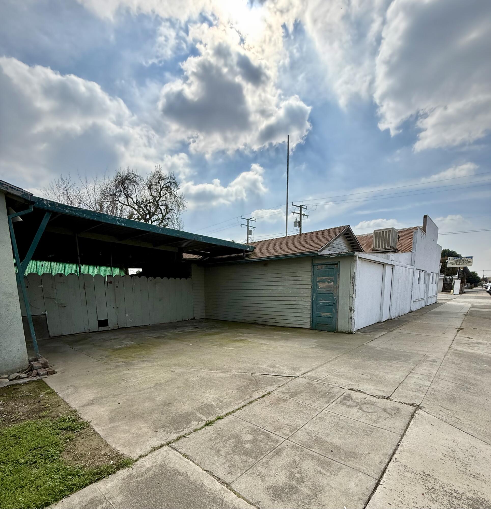 200 S D St, Exeter, CA 93221