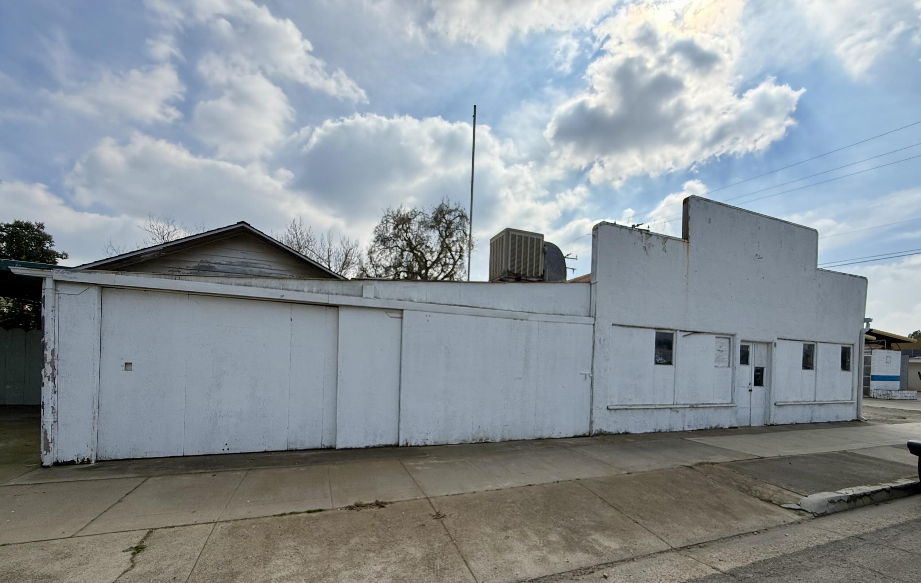 200 S D St, Exeter, CA 93221