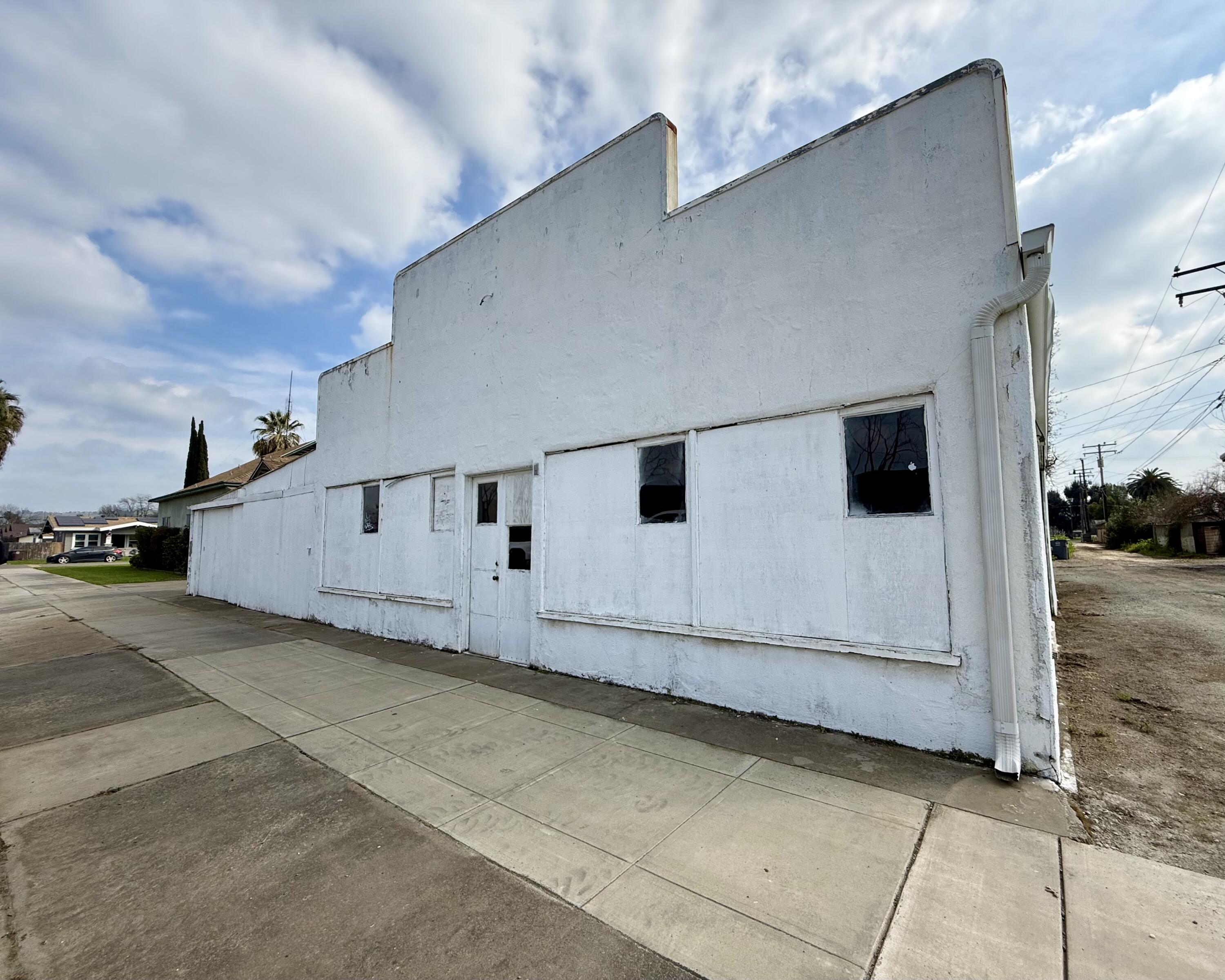 200 S D St, Exeter, CA 93221