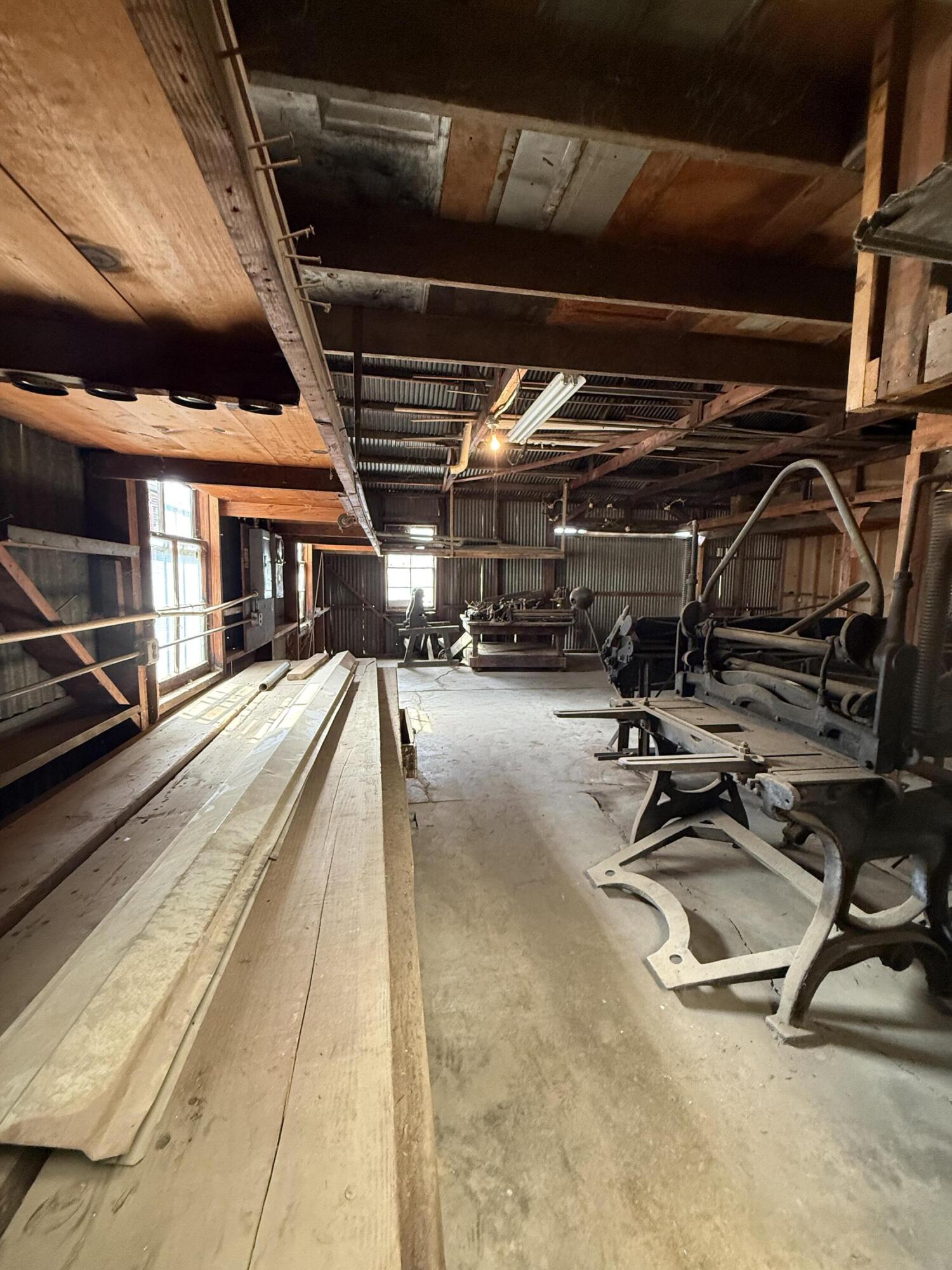 200 S D St, Exeter, CA 93221