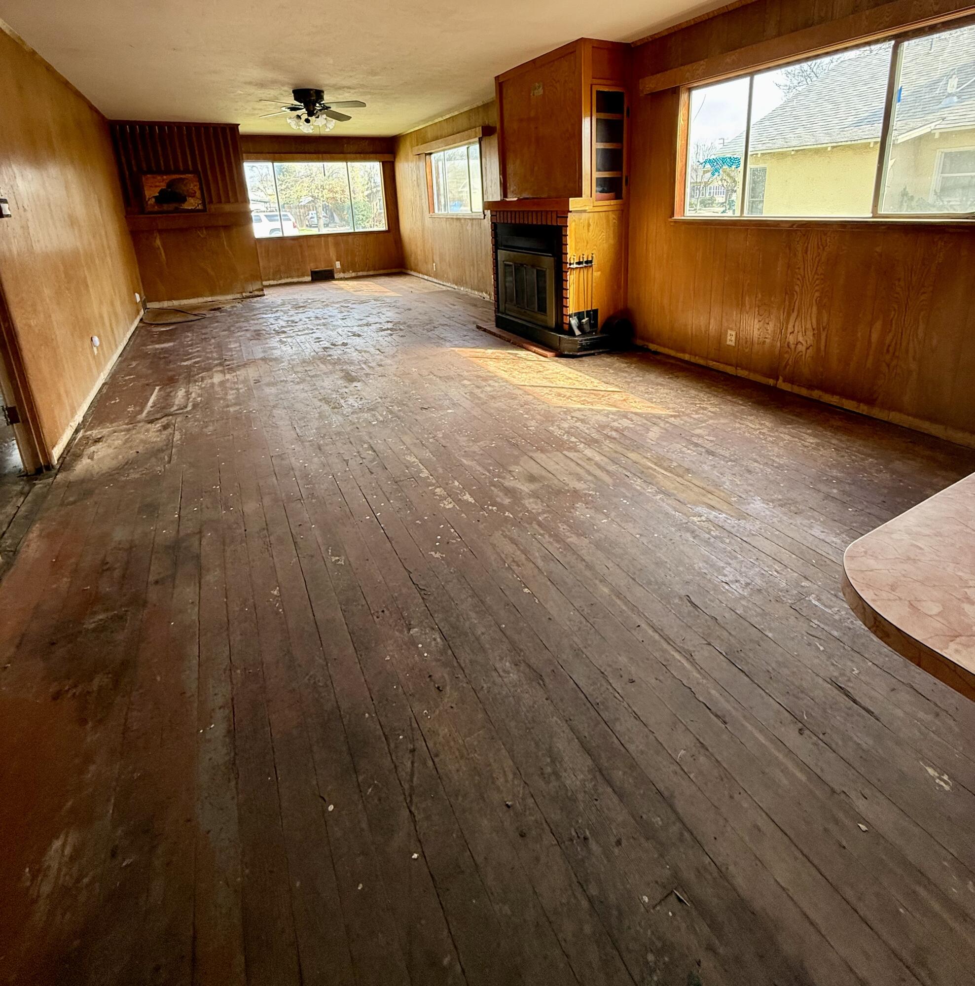 200 S D St, Exeter, CA 93221