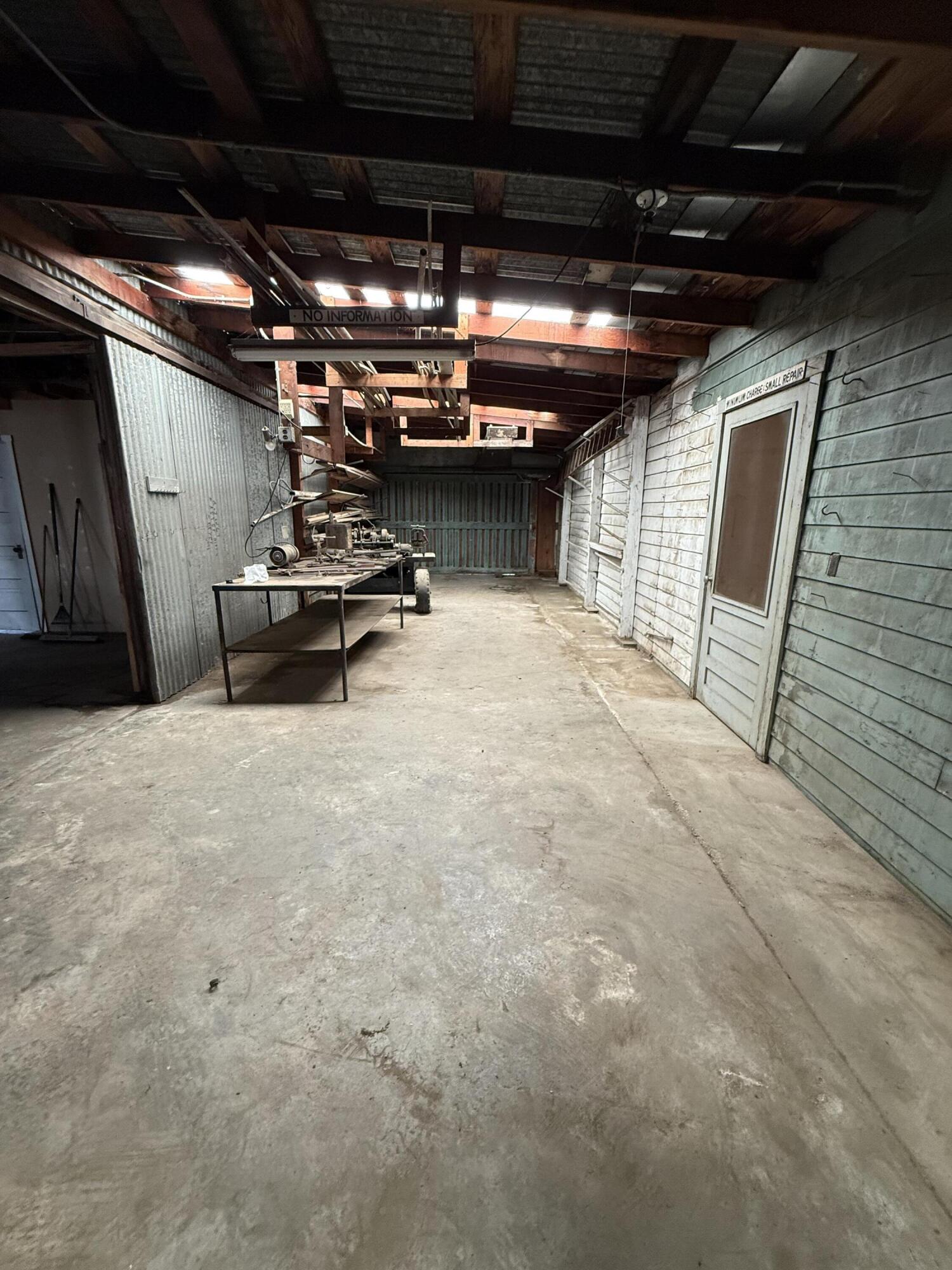 200 S D St, Exeter, CA 93221