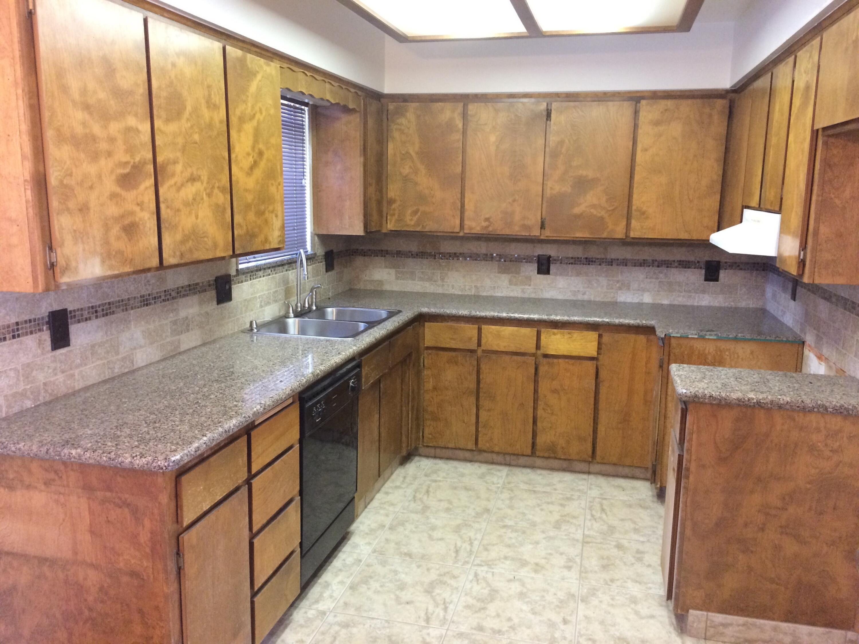 3111 W Russell Ave, Visalia, CA 93277