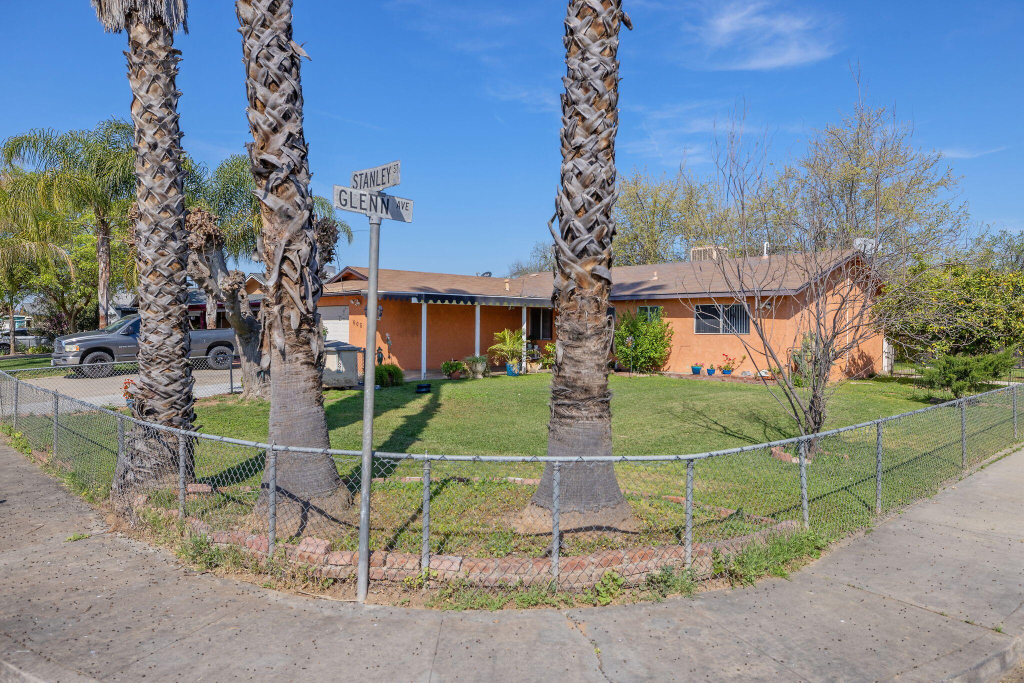 605 Stanley St, Exeter, CA 93221