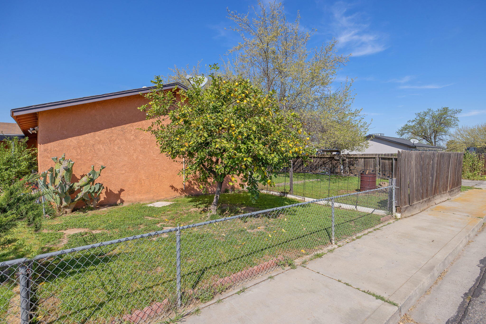 605 Stanley St, Exeter, CA 93221