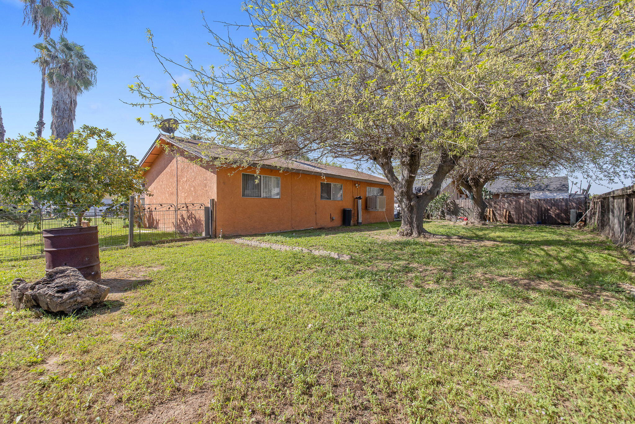 605 Stanley St, Exeter, CA 93221