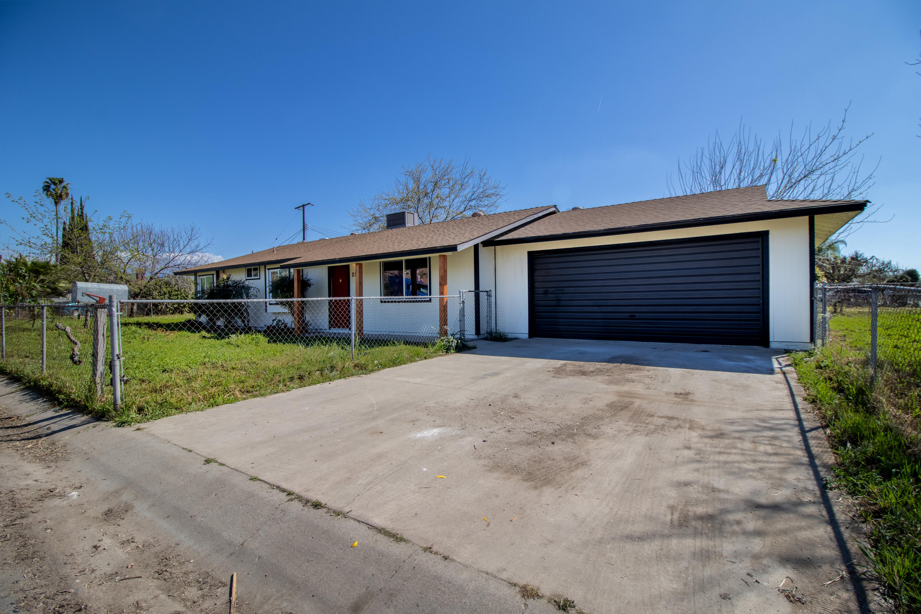 2165 E Richard Ave, Porterville, CA 93257