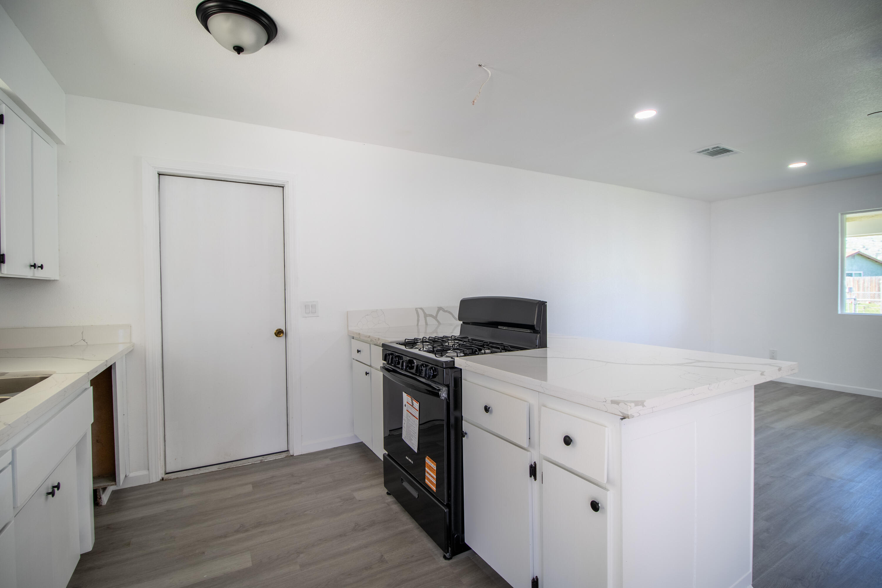 2165 E Richard Ave, Porterville, CA 93257