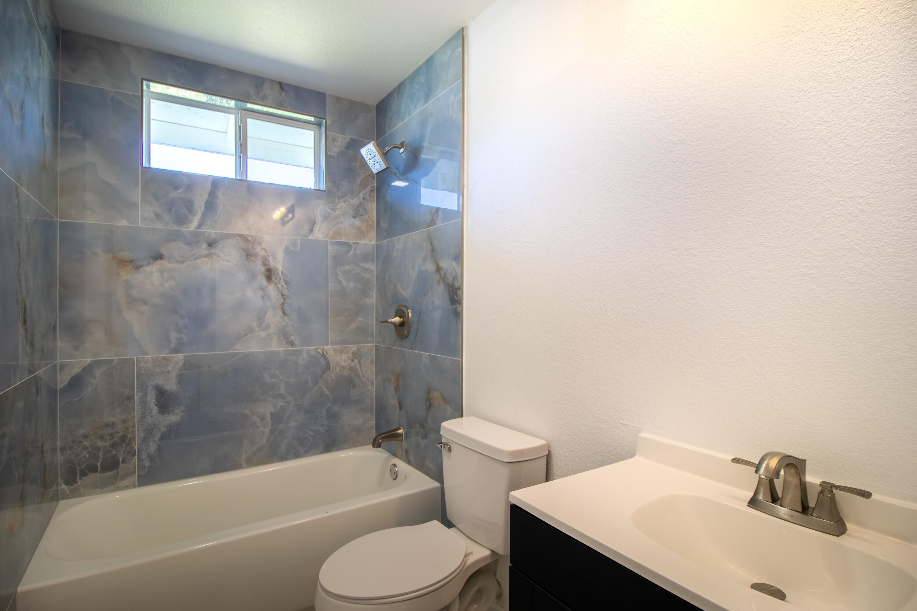 2165 E Richard Ave, Porterville, CA 93257