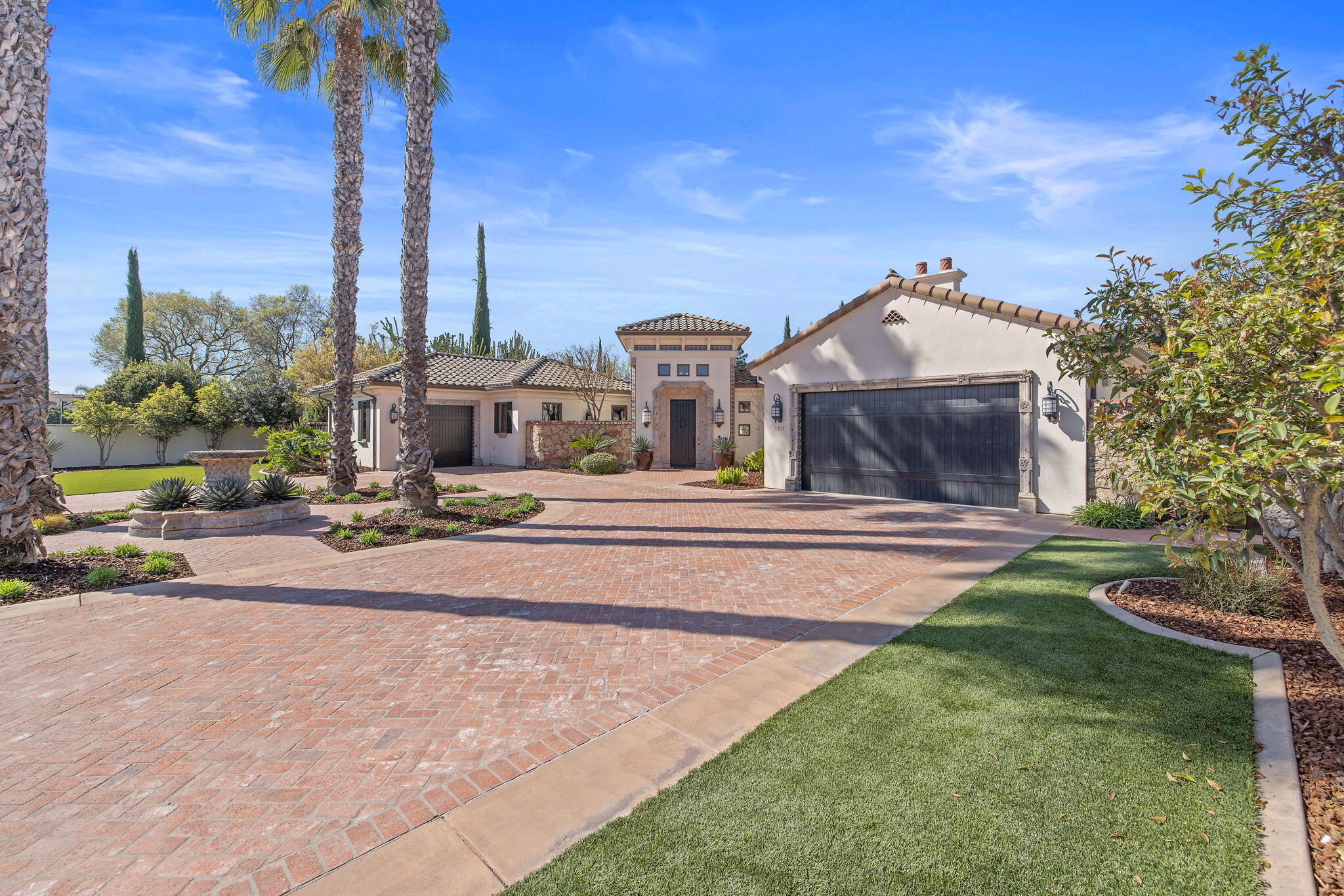 1611 N Pienza St, Visalia, CA 93291