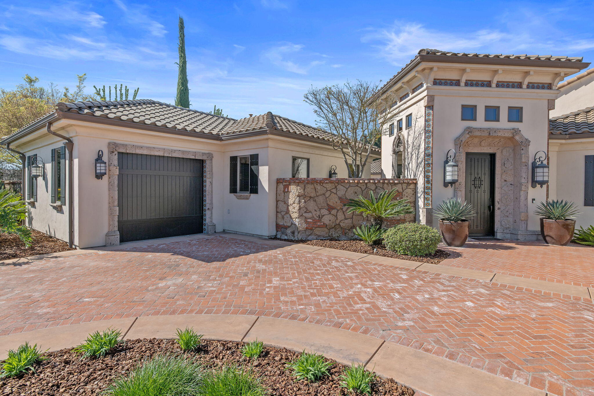 1611 N Pienza St, Visalia, CA 93291