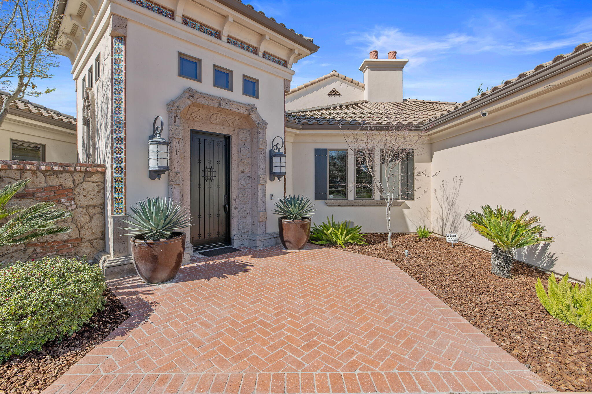 1611 N Pienza St, Visalia, CA 93291