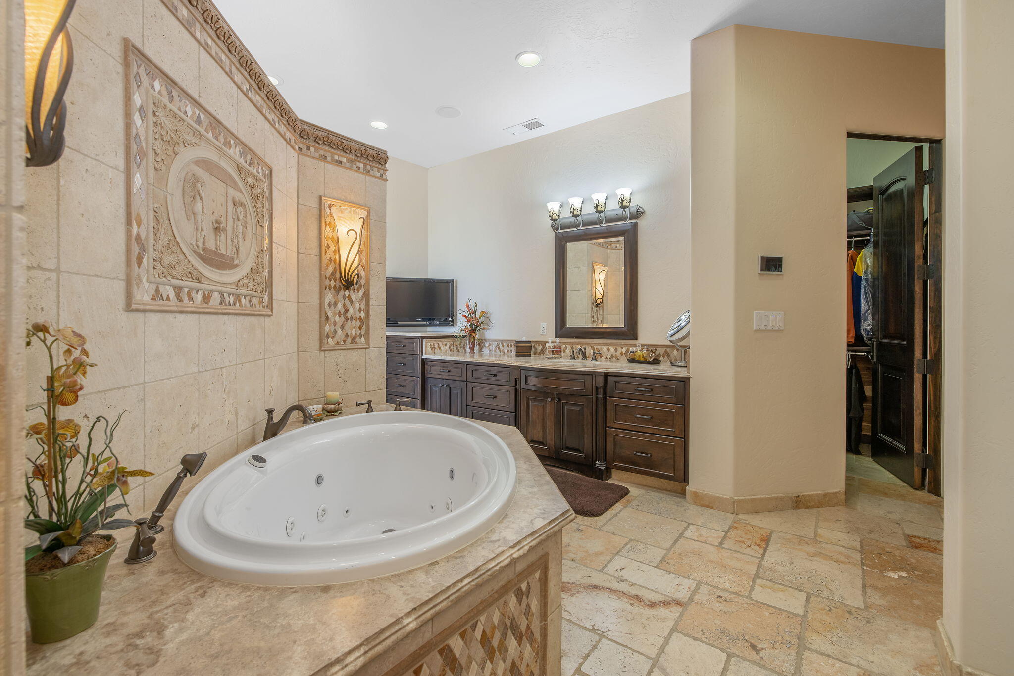 1611 N Pienza St, Visalia, CA 93291