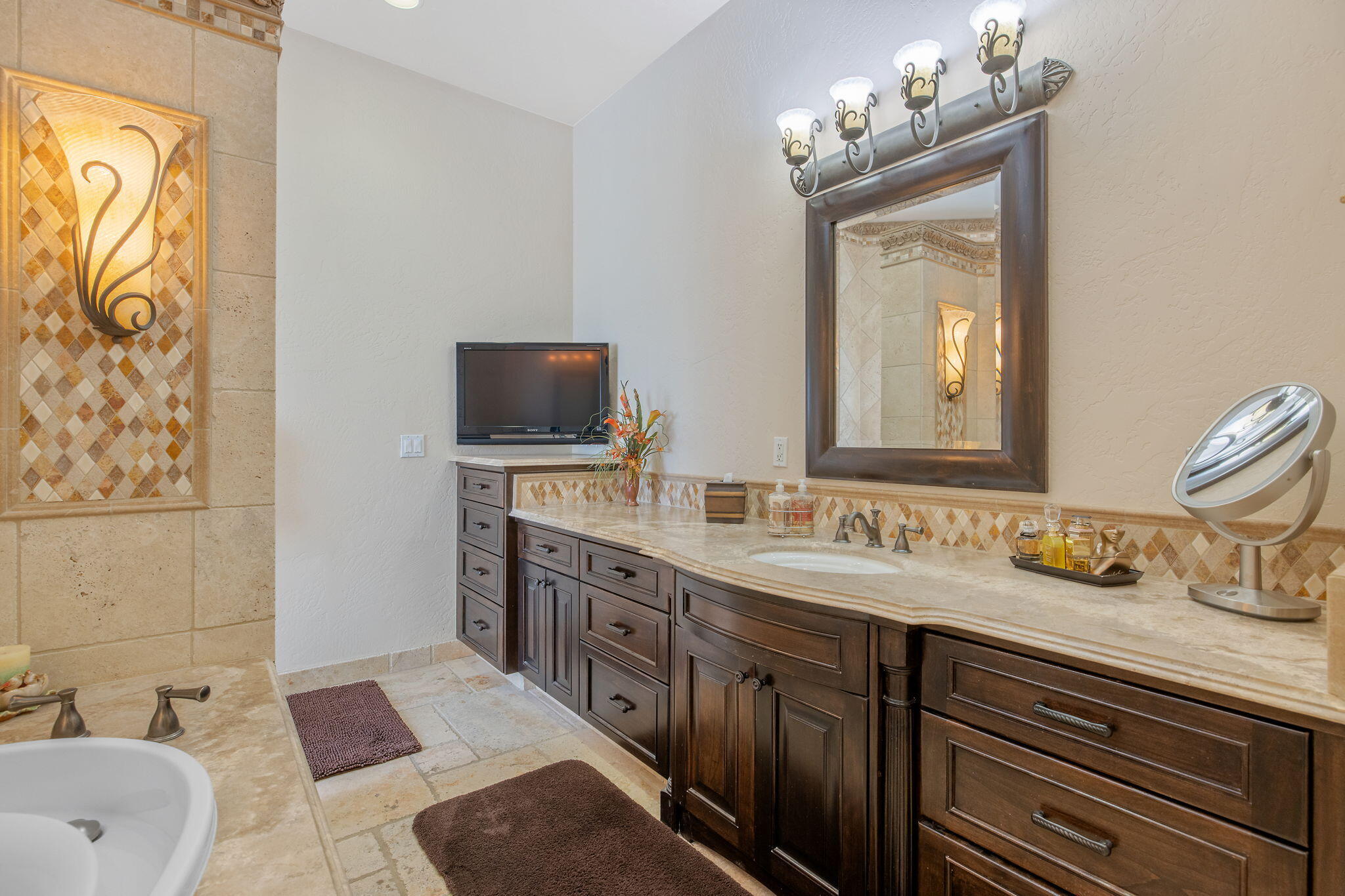 1611 N Pienza St, Visalia, CA 93291