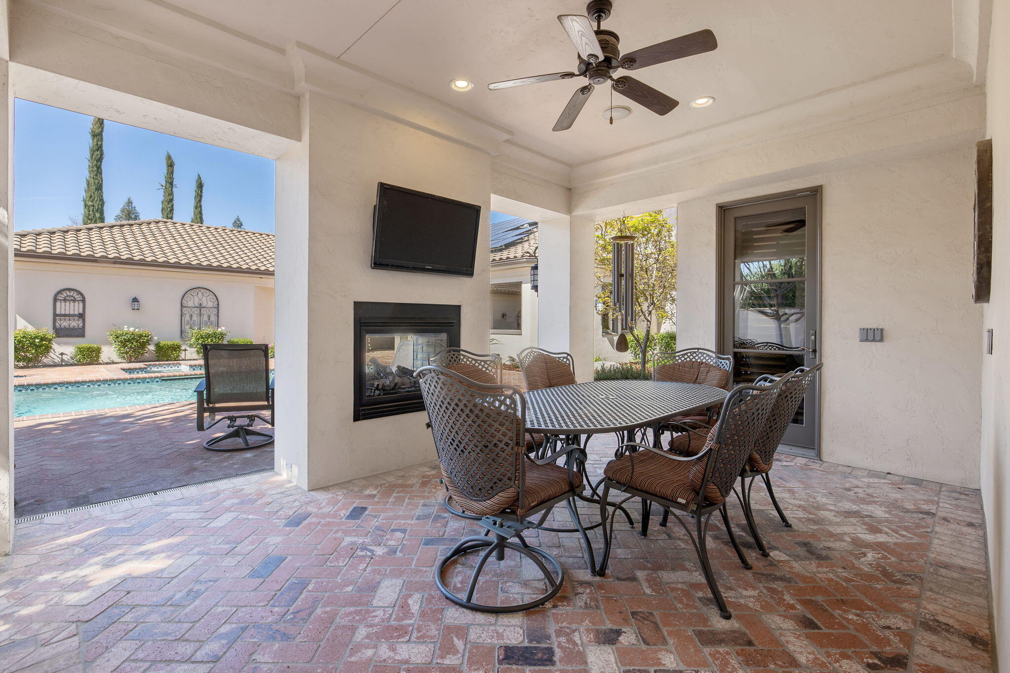 1611 N Pienza St, Visalia, CA 93291