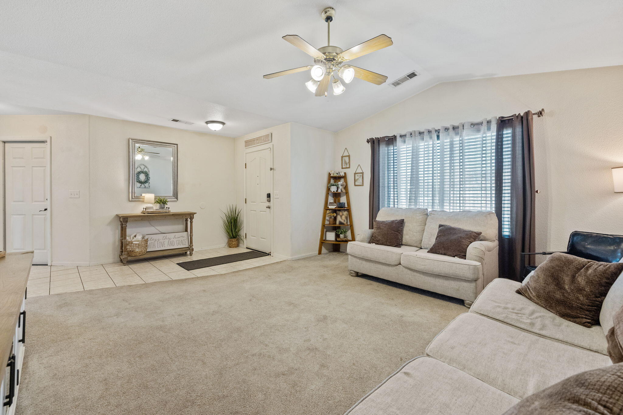 1915 Valley Springs Ave, Hanford, CA 93230