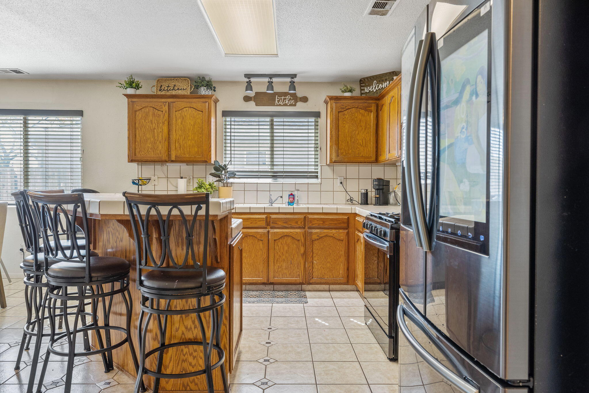 1915 Valley Springs Ave, Hanford, CA 93230