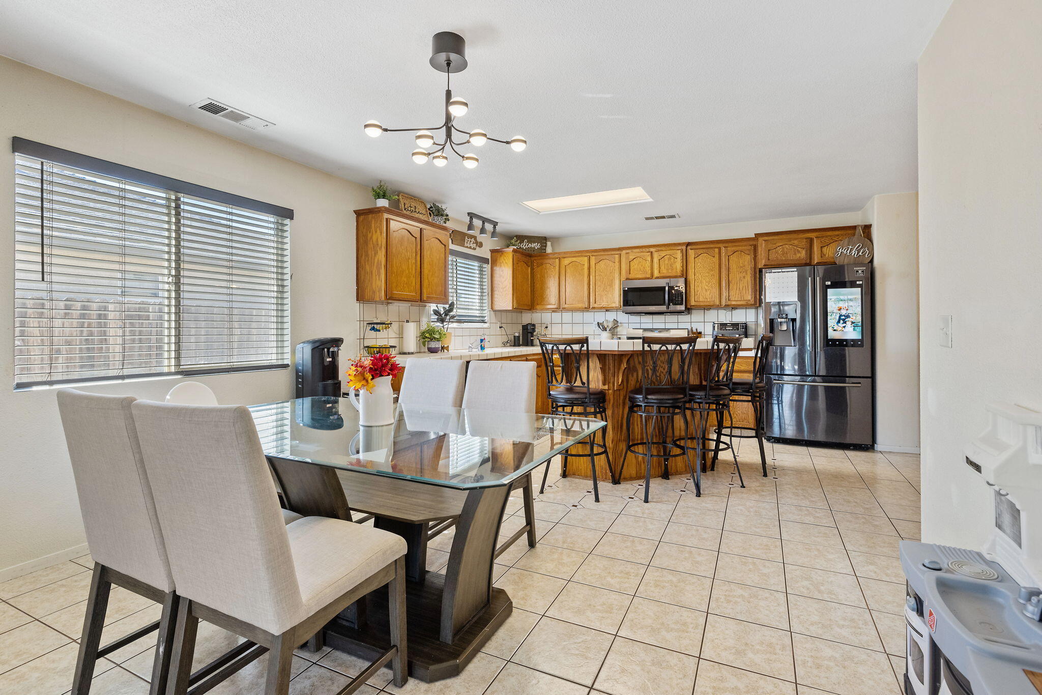 1915 Valley Springs Ave, Hanford, CA 93230