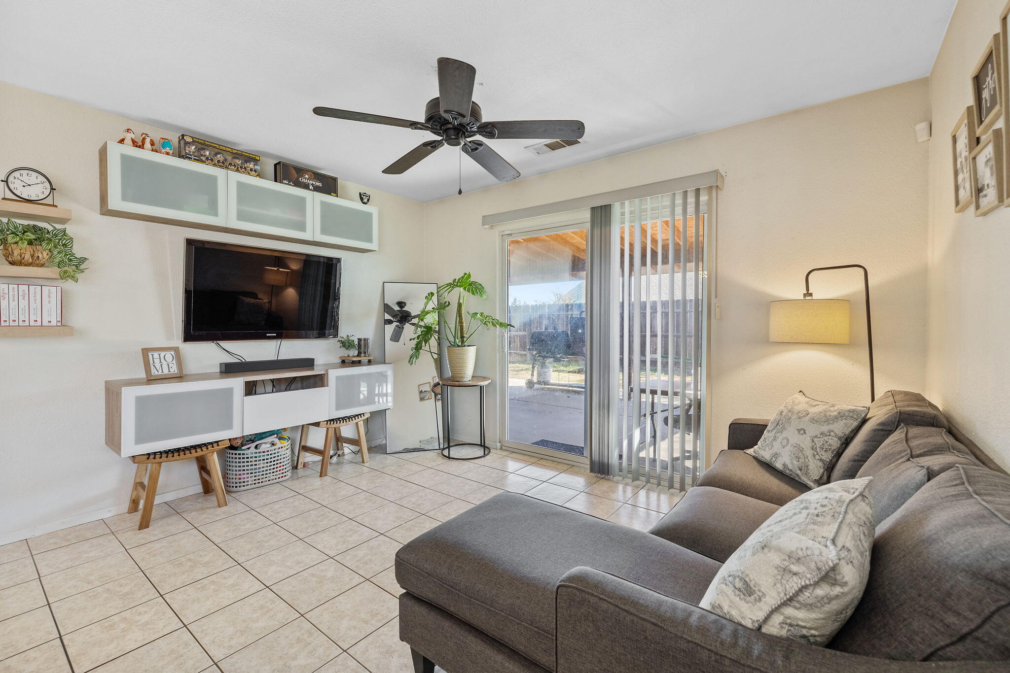 1915 Valley Springs Ave, Hanford, CA 93230