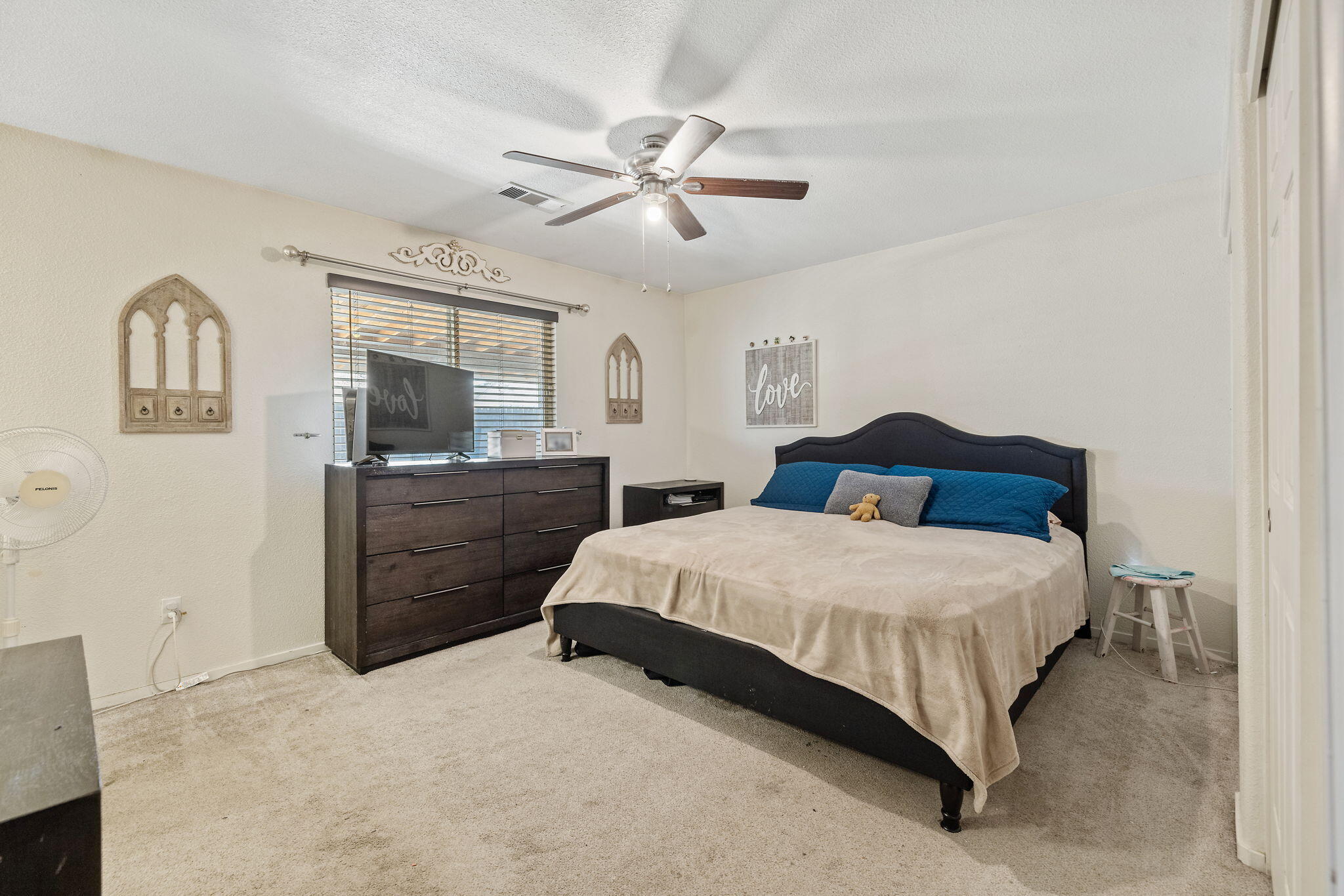 1915 Valley Springs Ave, Hanford, CA 93230