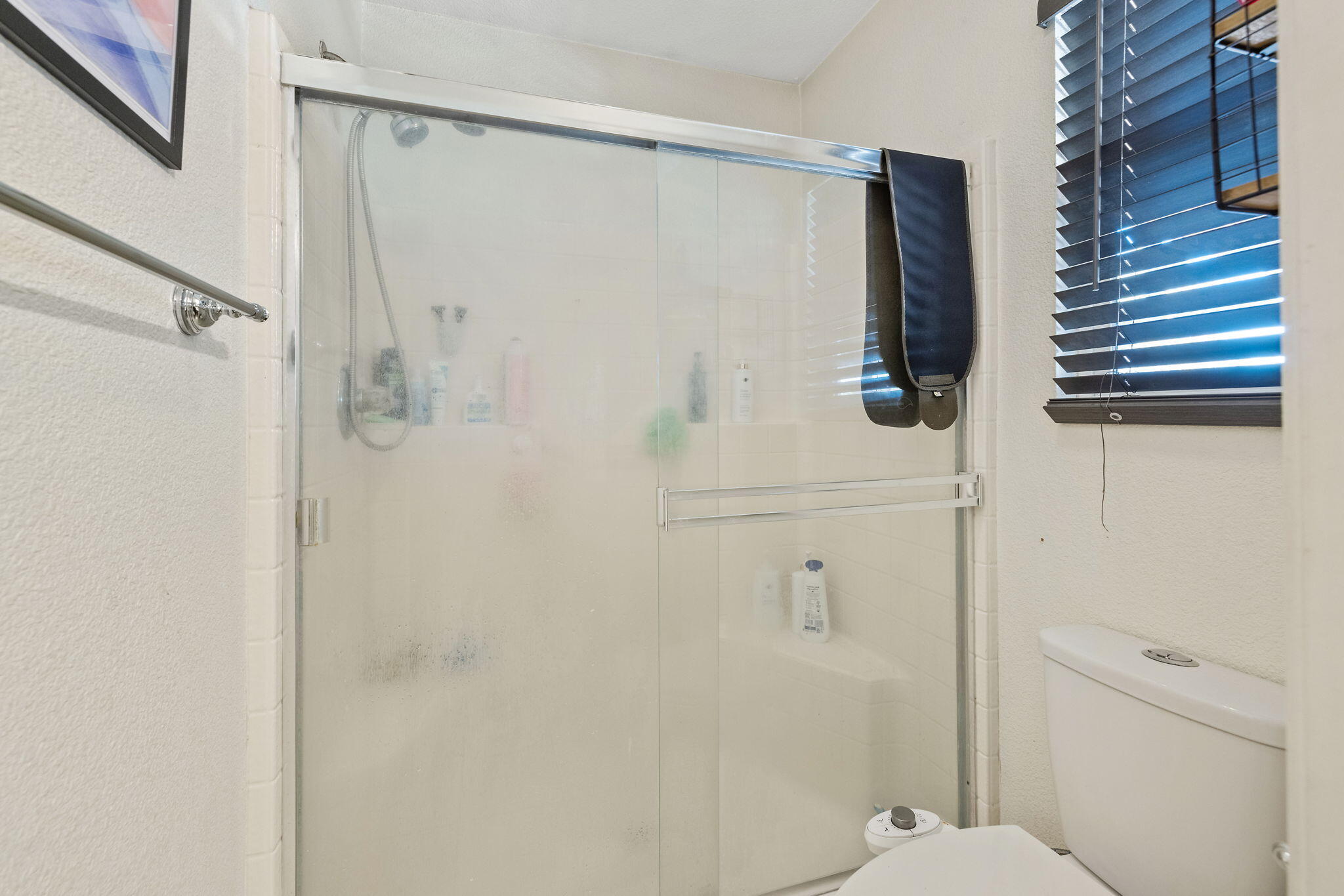 1915 Valley Springs Ave, Hanford, CA 93230