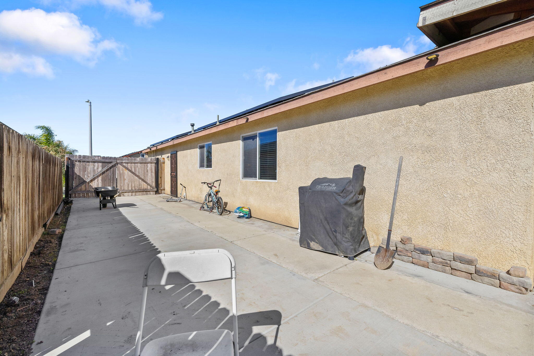 1915 Valley Springs Ave, Hanford, CA 93230